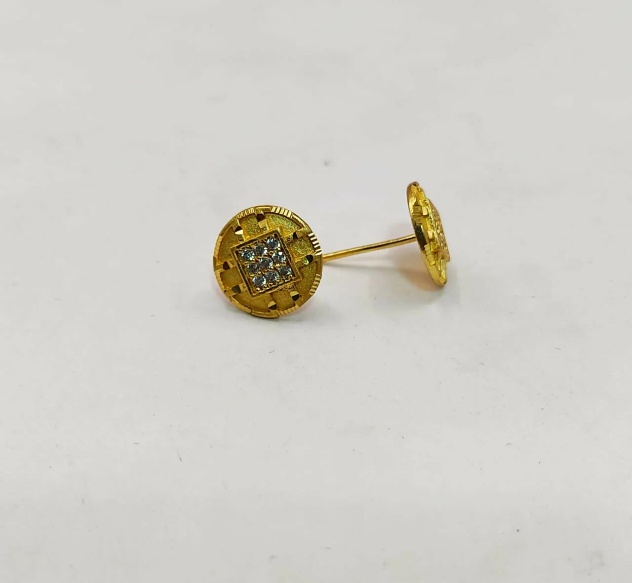 Heart Filigree Gold-Plated Stud Earrings with AD for women and girls - Image 4