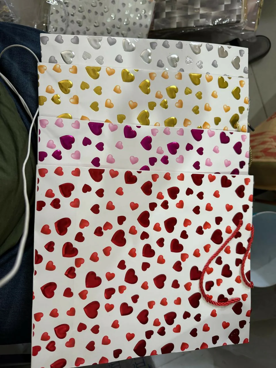 Heart Print Gift Bag with Handle Romantic Paper Carry Bag (1 PC) - Image 5
