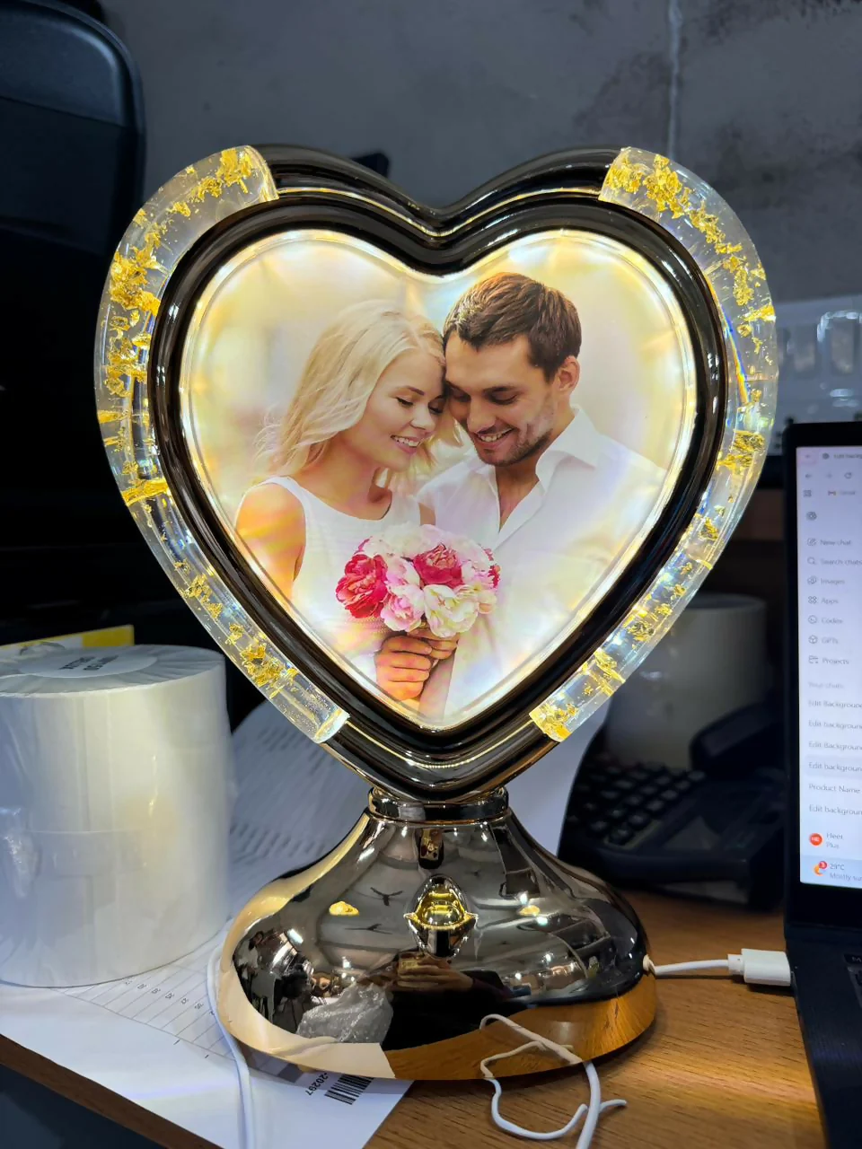 Heart Shape LED Photo Frame Lamp with Warm Light for Home Décor & Gifts - Image 5