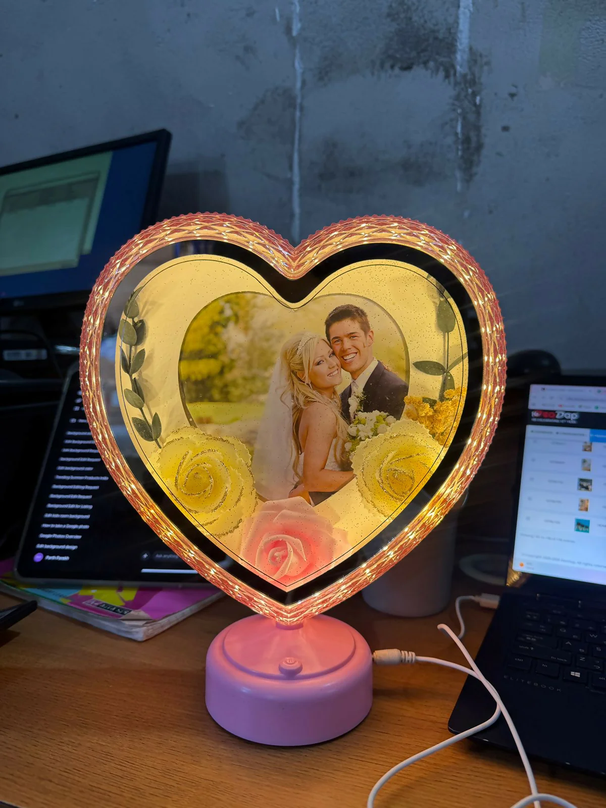 Heart Shape LED Photo Frame Romantic Light Gift for Couple - Image 4