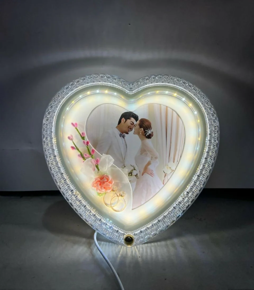 Heart Shape LED Wedding Photo Frame Lamp with Customized Picture - Image 4