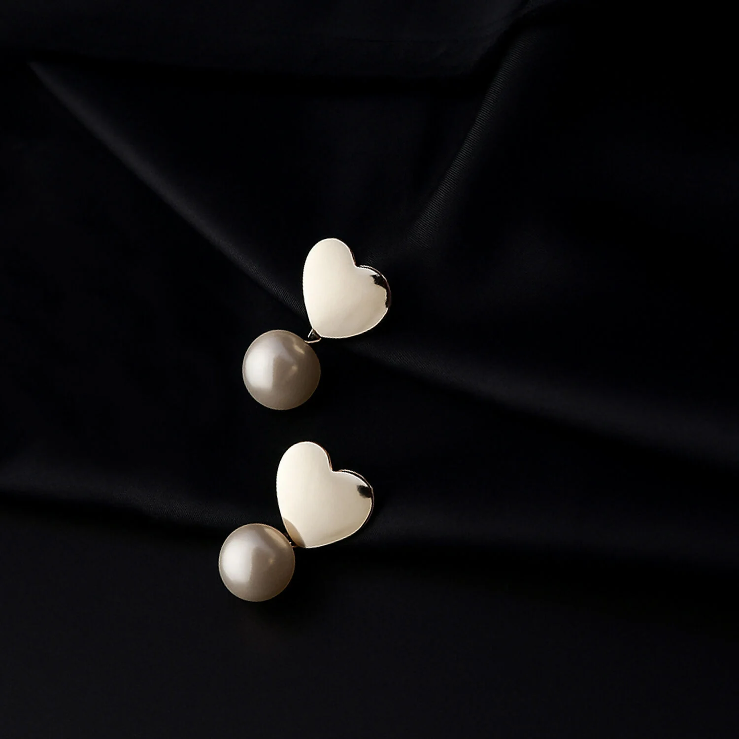 Heart-Shaped Stud Earrings with Dangling Pearls in Elegant Display Case - Image 3