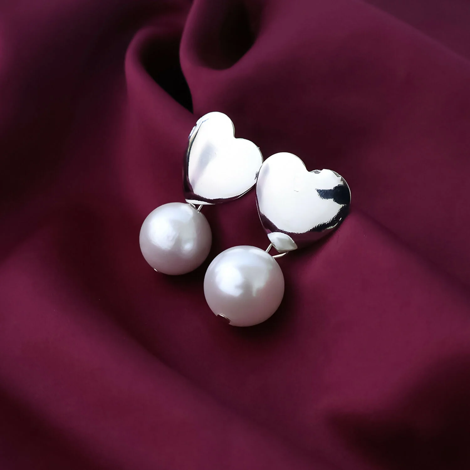 Heart-Shaped Stud Earrings with Dangling Pearls in Elegant Display Case - Image 4