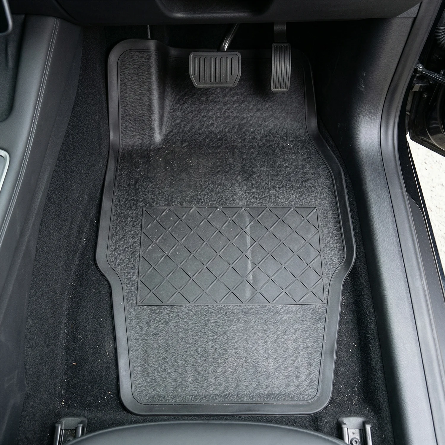 Heavy Duty Anti-Slip Rubber Car Foot Mat Set (4 Pc) - Image 3