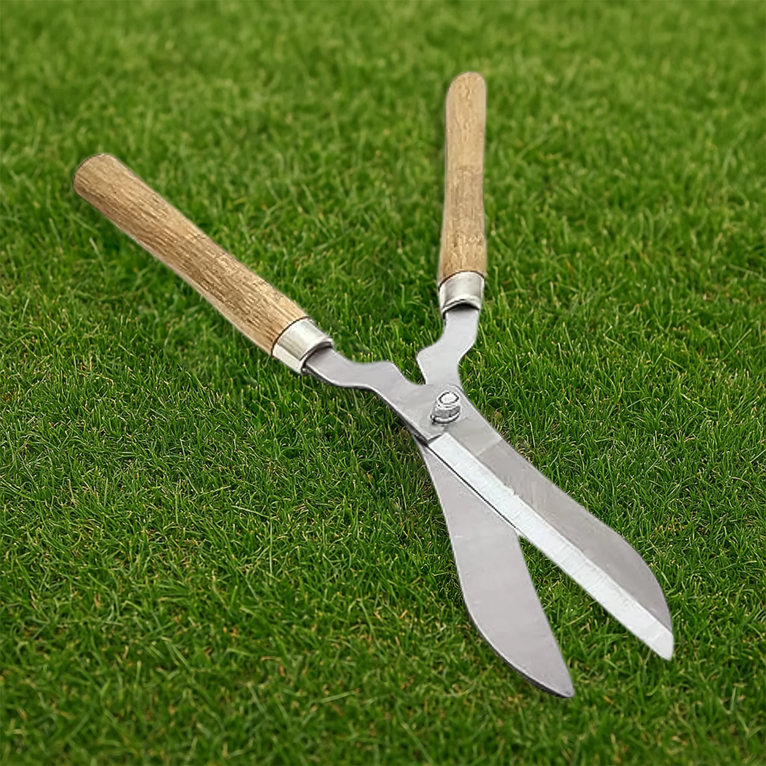 Heavy-Duty B Grade Hedge Shear with Wooden Handle - Image 4