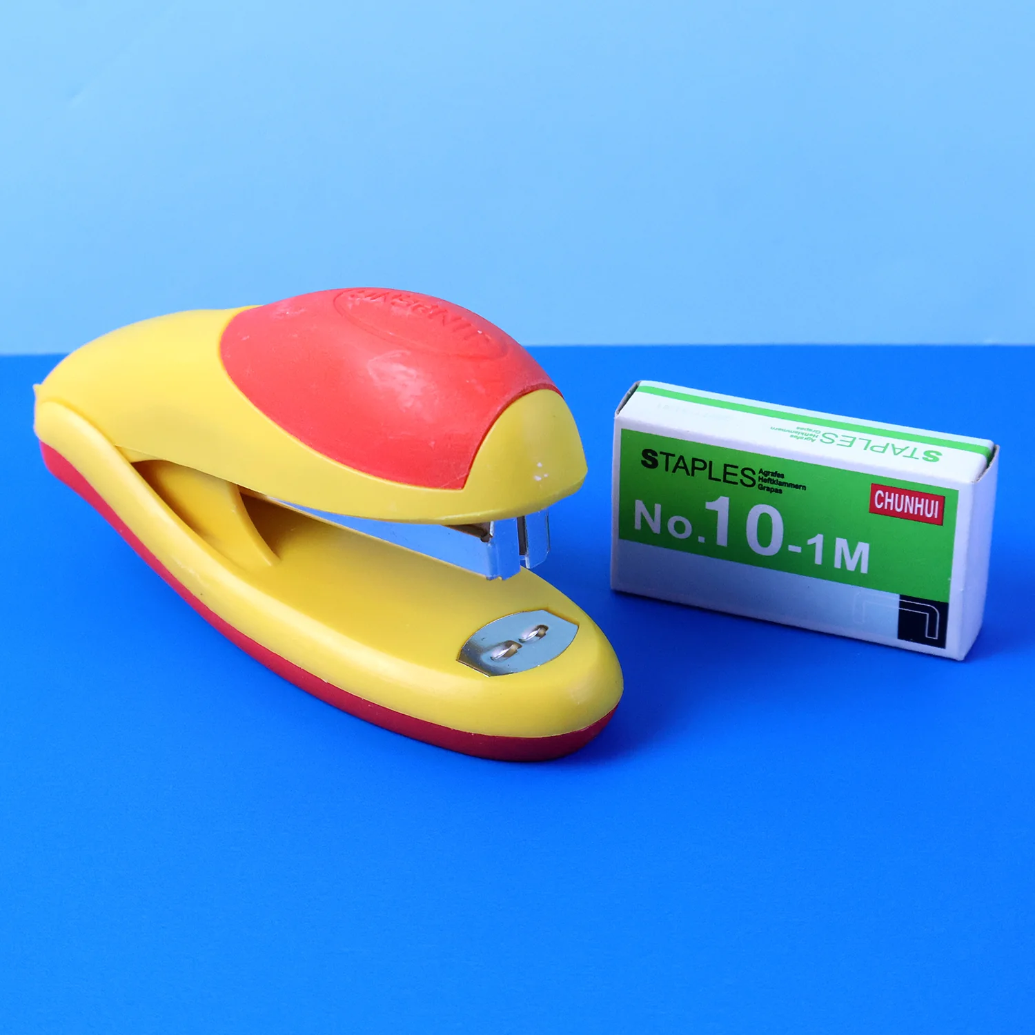 Heavy-Duty Desktop Stapler with Staple Pin Set - Image 3