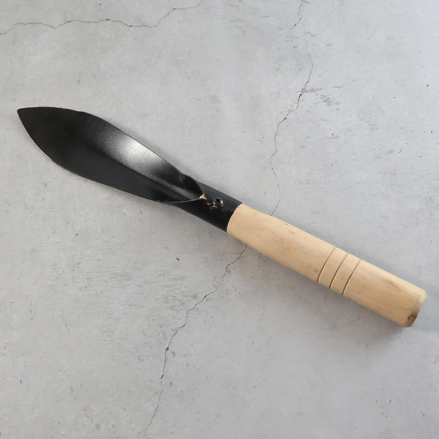 Heavy Duty Gardening Trowel with Wooden Handle (1 Pc) - Image 8