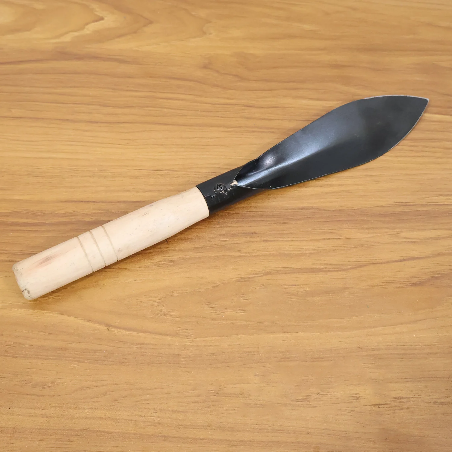 Heavy Duty Gardening Trowel with Wooden Handle (1 Pc) - Image 9