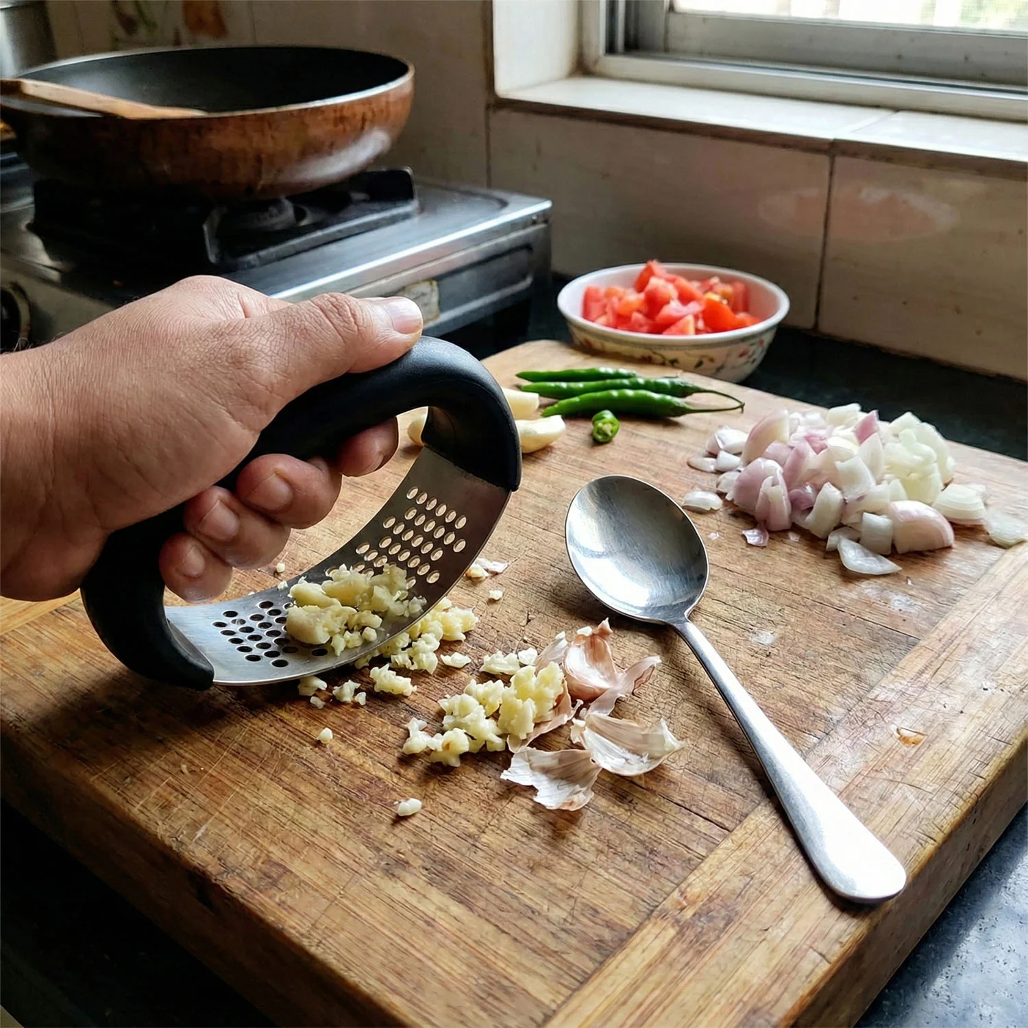 Heavy-Duty Garlic Press Tool with Spoon Set (2 Pc Set) - Image 3