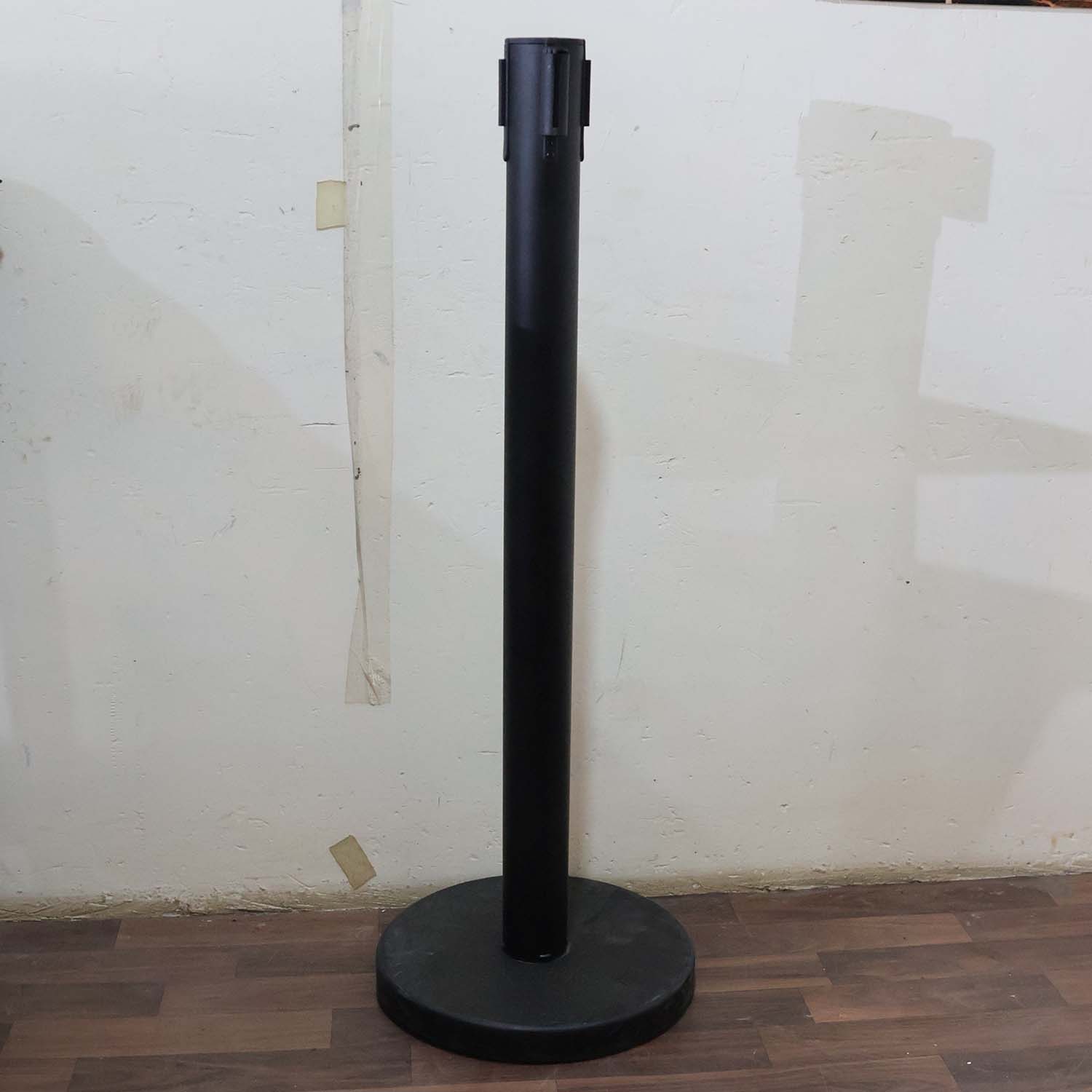Heavy Duty Retractable Belt Crowd Control Pole with Sturdy Base – 1 Pc - Image 9