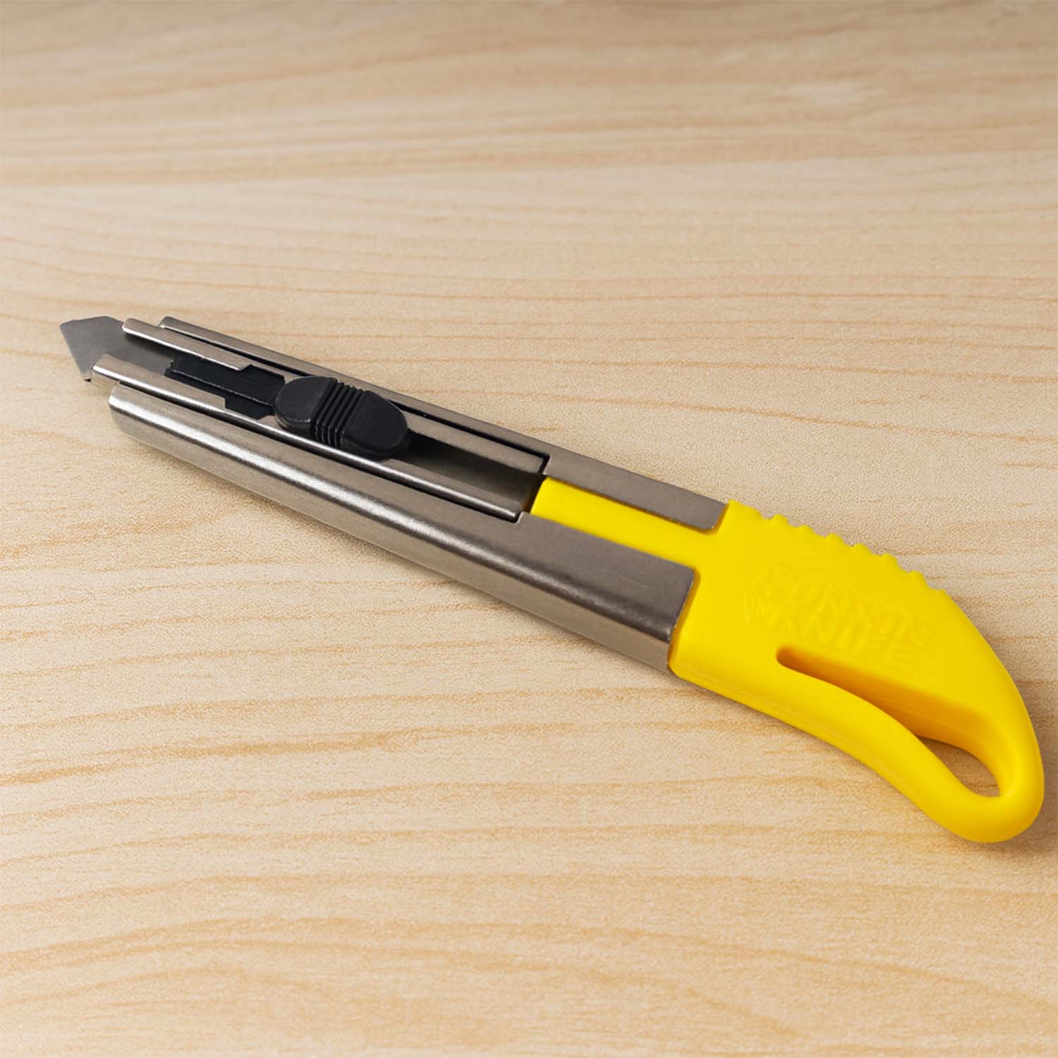 Heavy-Duty Stainless Steel Body Utility Cutter Knife (1 Pc / With 2 Extra Blade) - Image 6
