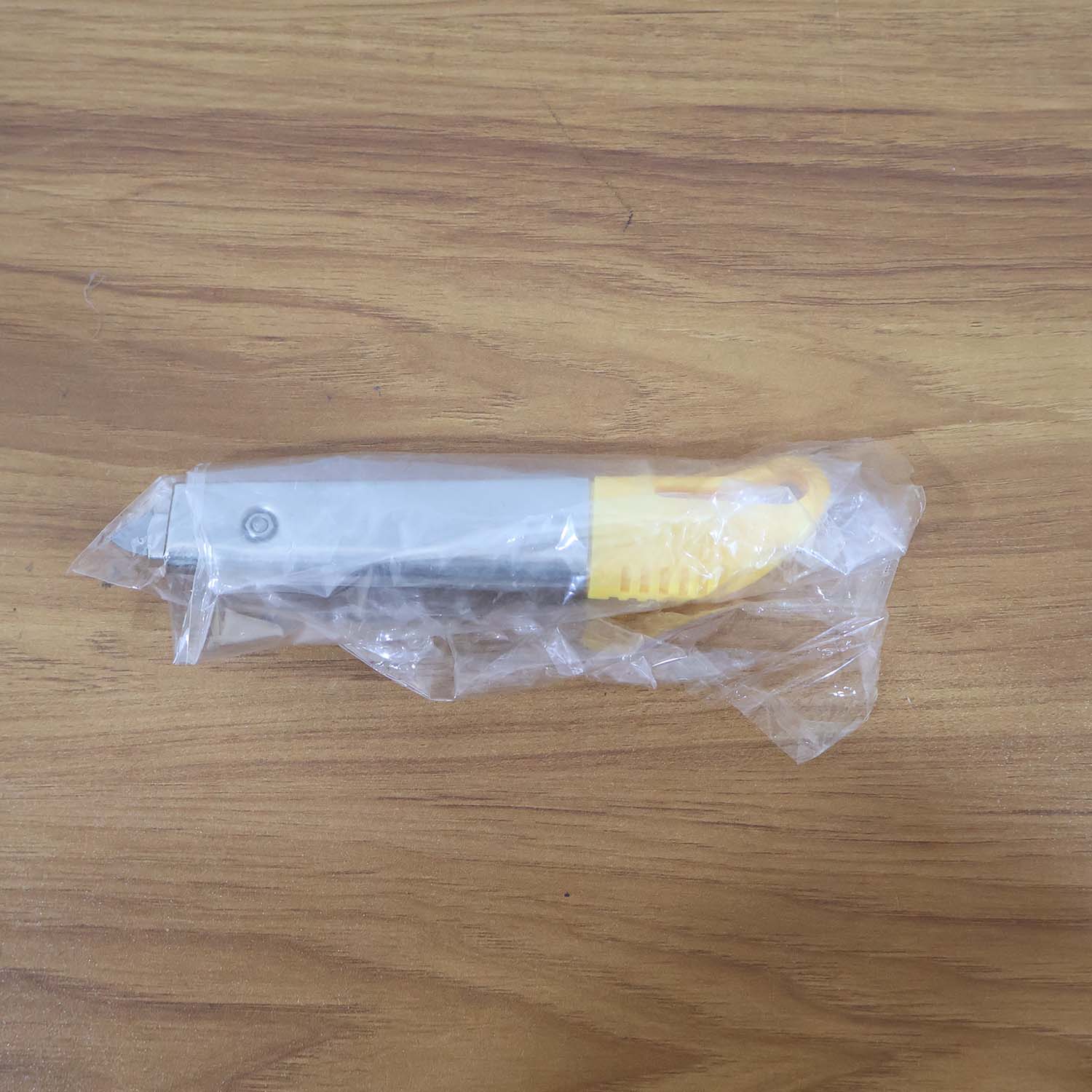 Heavy-Duty Stainless Steel Body Utility Cutter Knife (1 Pc / With 2 Extra Blade) - Image 9
