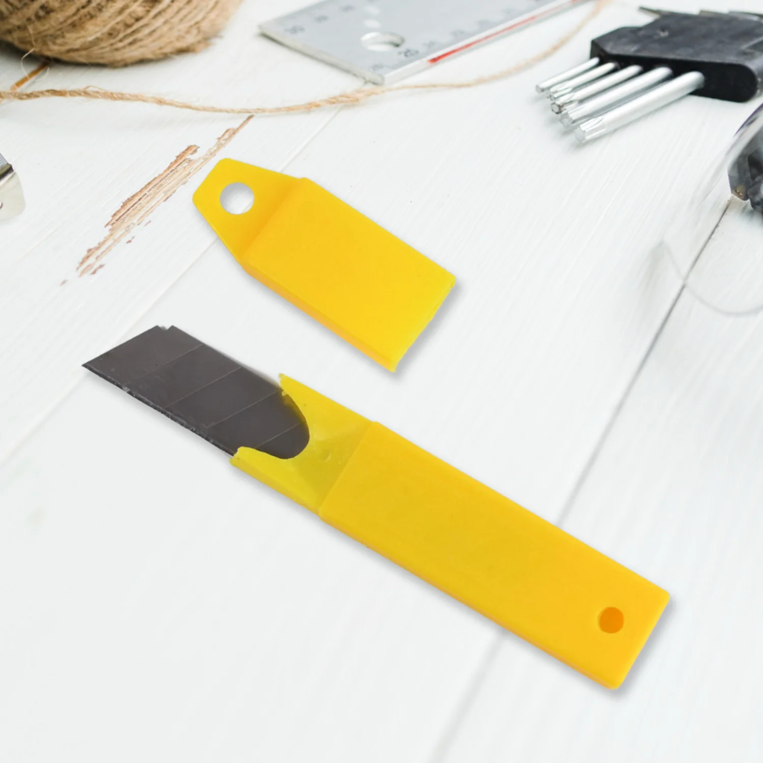 Heavy Duty Working Cutter Knife replacement blade, 2 Screwdriver Hand Tool (4 Pc Set) - Image 4