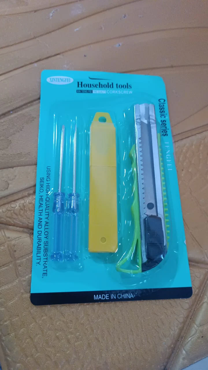 Heavy Duty Working Cutter Knife replacement blade, 2 Screwdriver Hand Tool (4 Pc Set) - Image 7