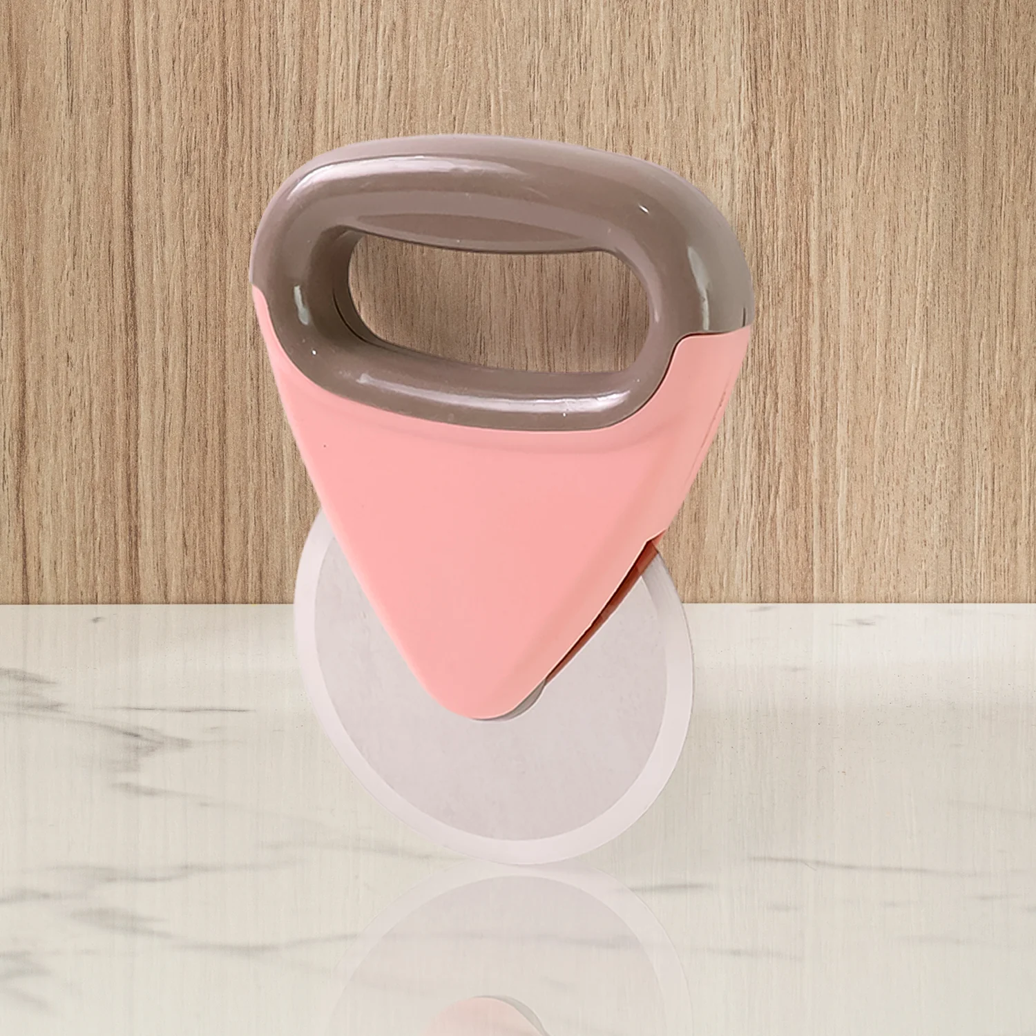 HomeChef Ergonomic Pizza Cutter with Stainless Steel Rotating Blade (1 Pc) - Image 6