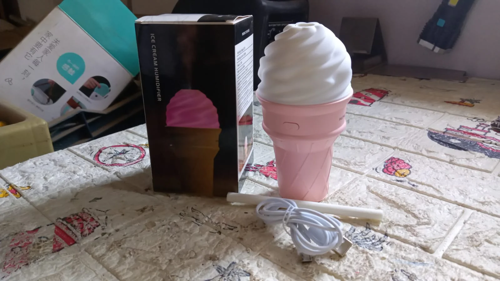 Ice Cream Design LED Humidifier for Freshening Air & Fragrance (Multicoloured) - Image 9