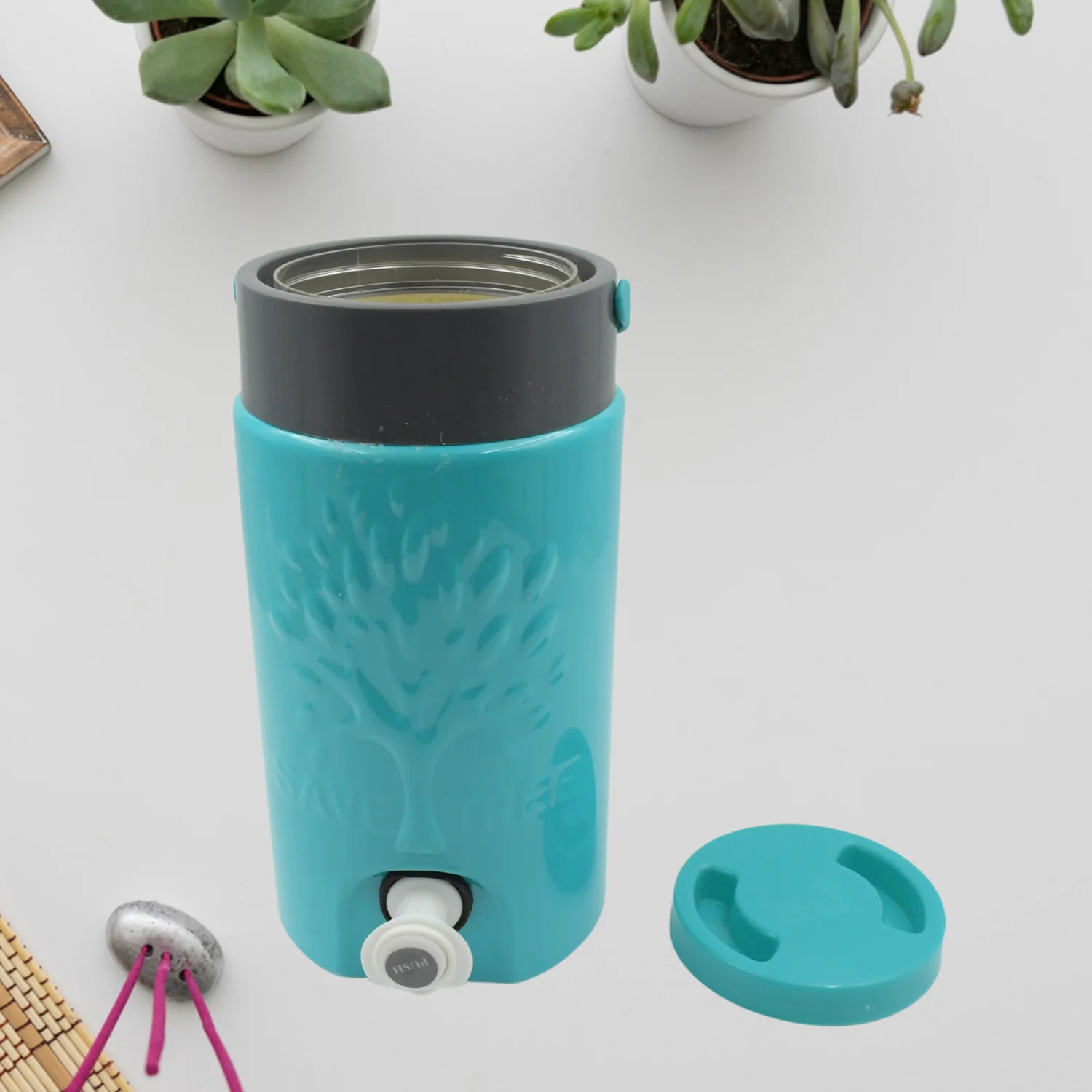 Insulated Water Jug with Tap (2000ml): Leakproof, Travel Cooler - Image 4