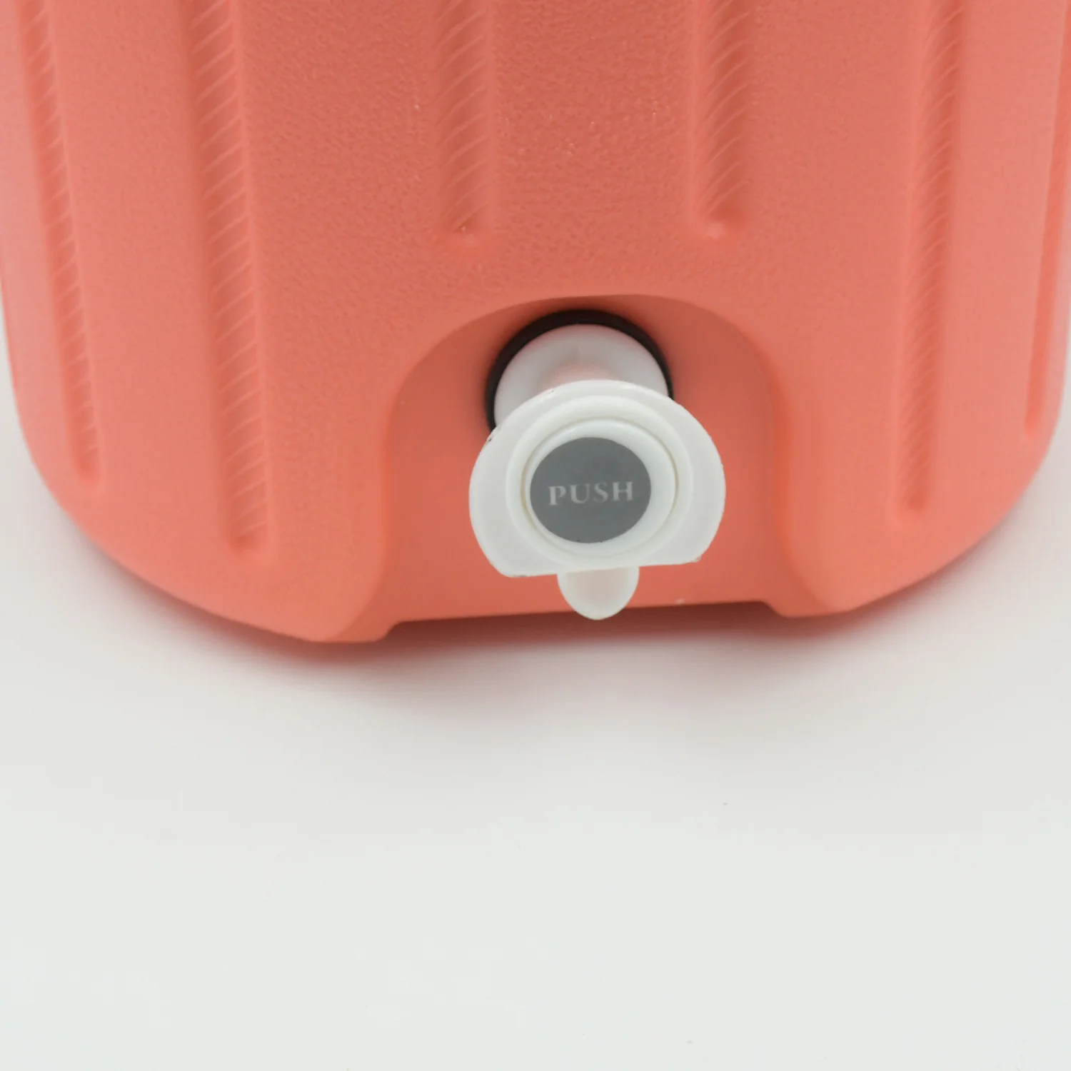 Insulated Water Jug with Tap (5700ml): Leakproof, Travel Cooler - Image 4