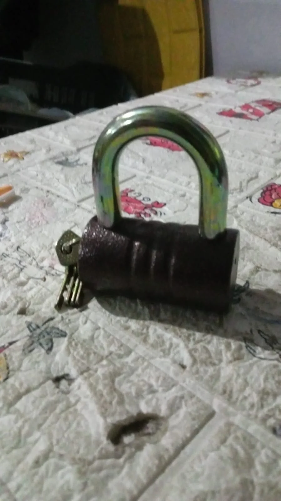 Heavy-Duty Iron Padlock – 82mm Black with Brass Core & 5 Keys, Waterproof - Image 7