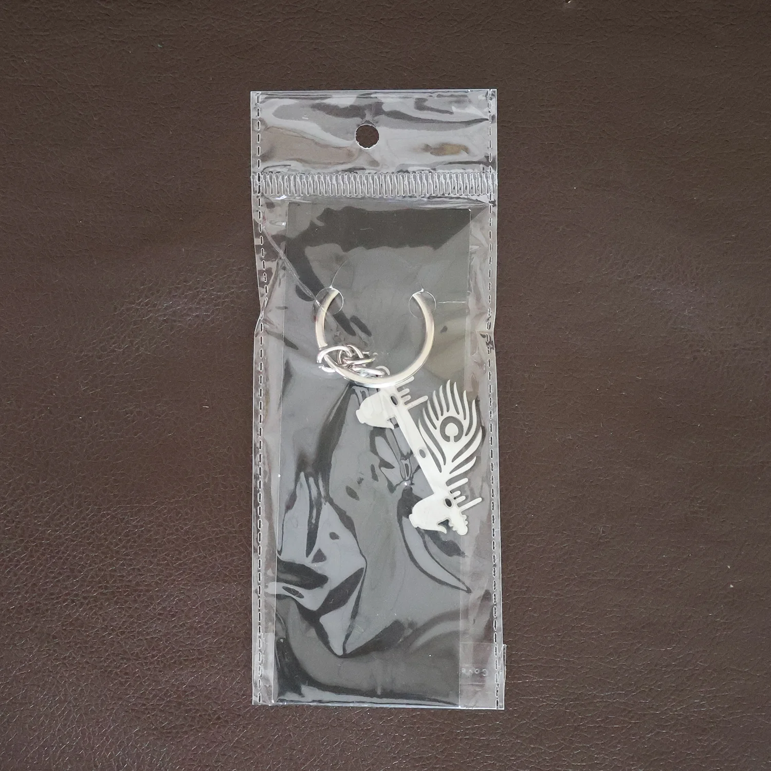 Krishna Flute & Peacock Feather Metal Keychain - (1 Pc) - Image 7