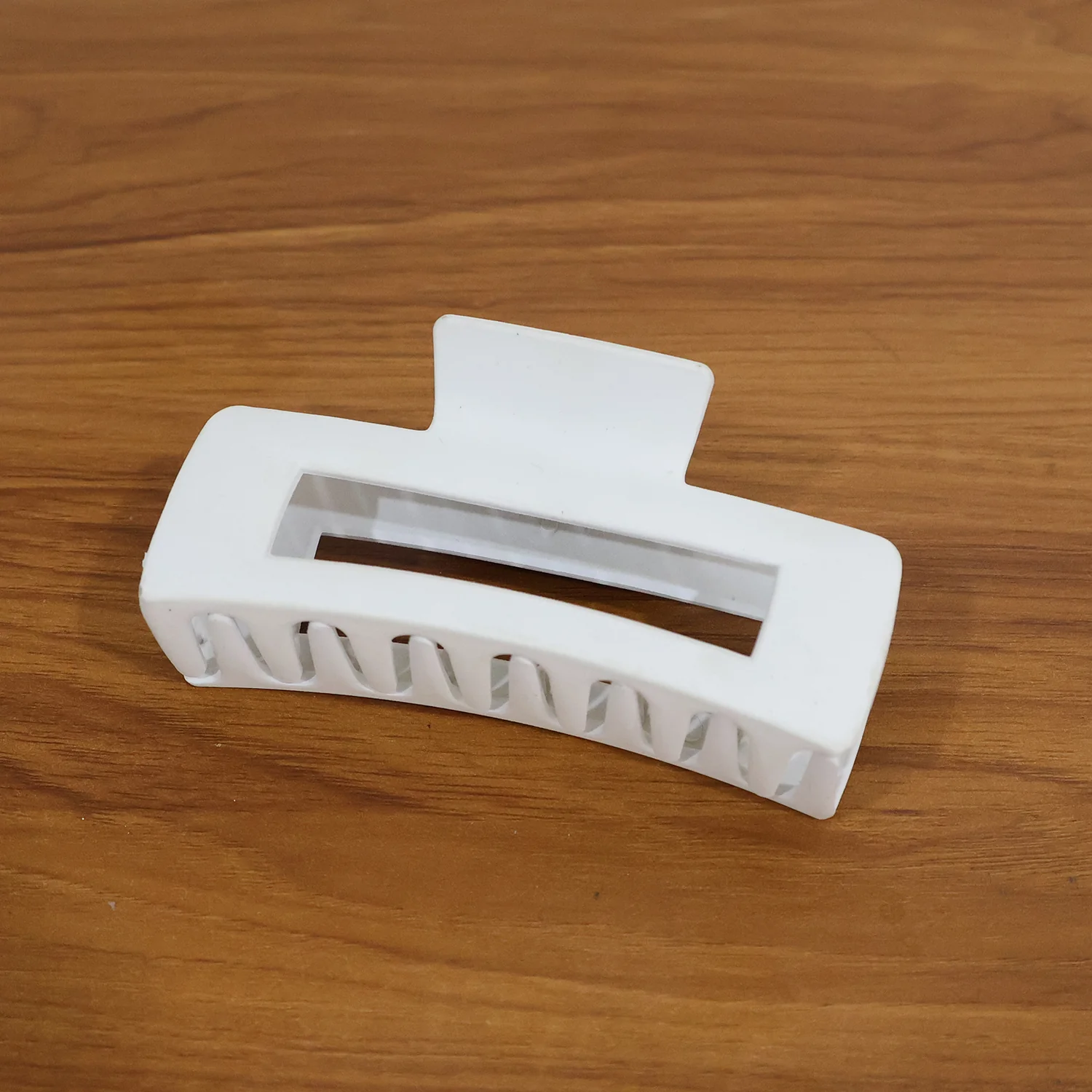 Large Stylish Plastic Hair Clip (1 Pc) - Image 3