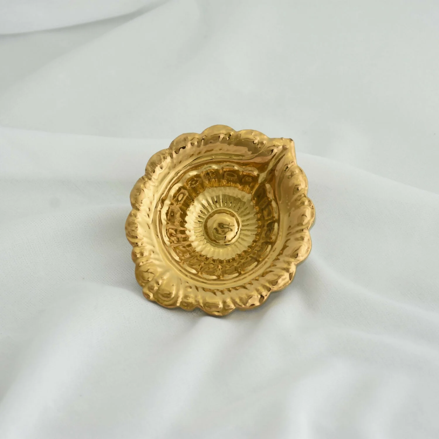 Leaf Design Decorative Ceramic Diya with Gold PVD Plating & Textured Metallic Finish (4 Pc) - Image 3