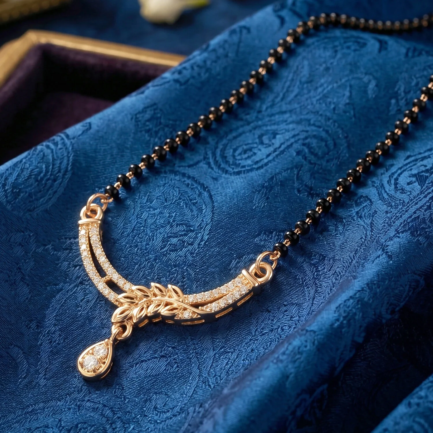 Leaf Design Mangalsutra Necklace with Teardrop Pendant 1 Pc - Image 4