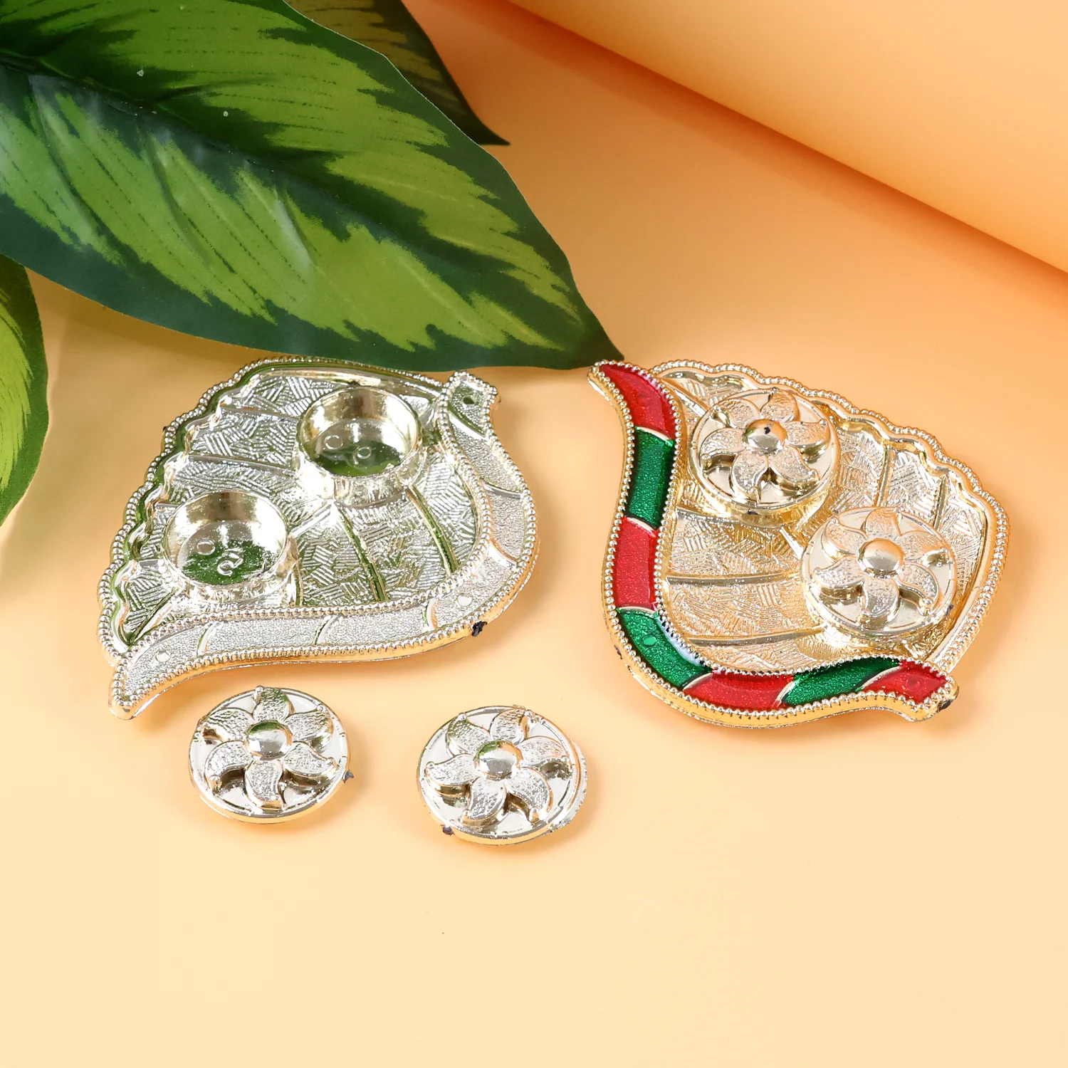 Leaf-Shaped Decorative Pooja Thali - (1 Pc) - Image 3