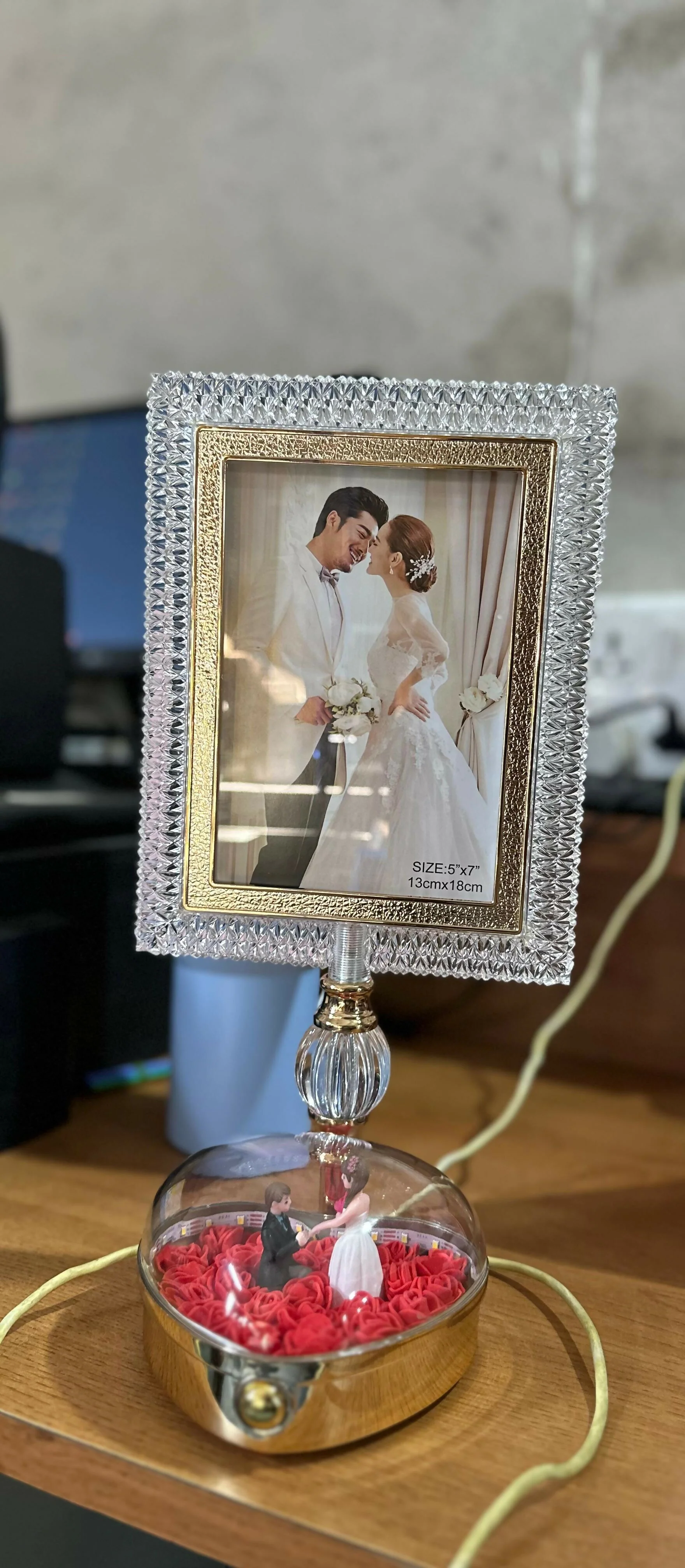 LED Crystal Photo Frame Lamp with Couple Figurine Base Decor - Image 6