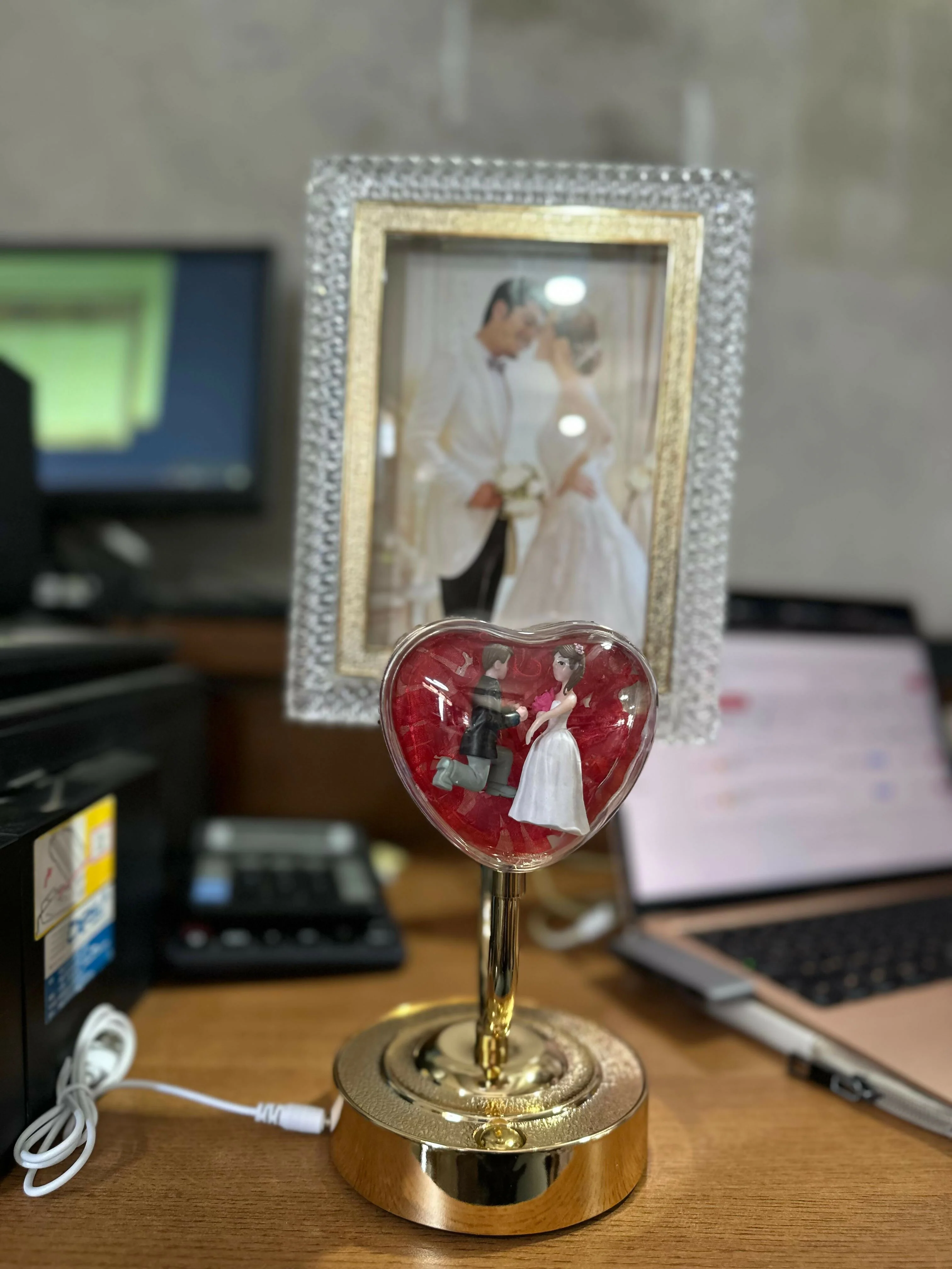 LED Heart Couple Photo Frame Lamp with Decorative Stand - Image 7