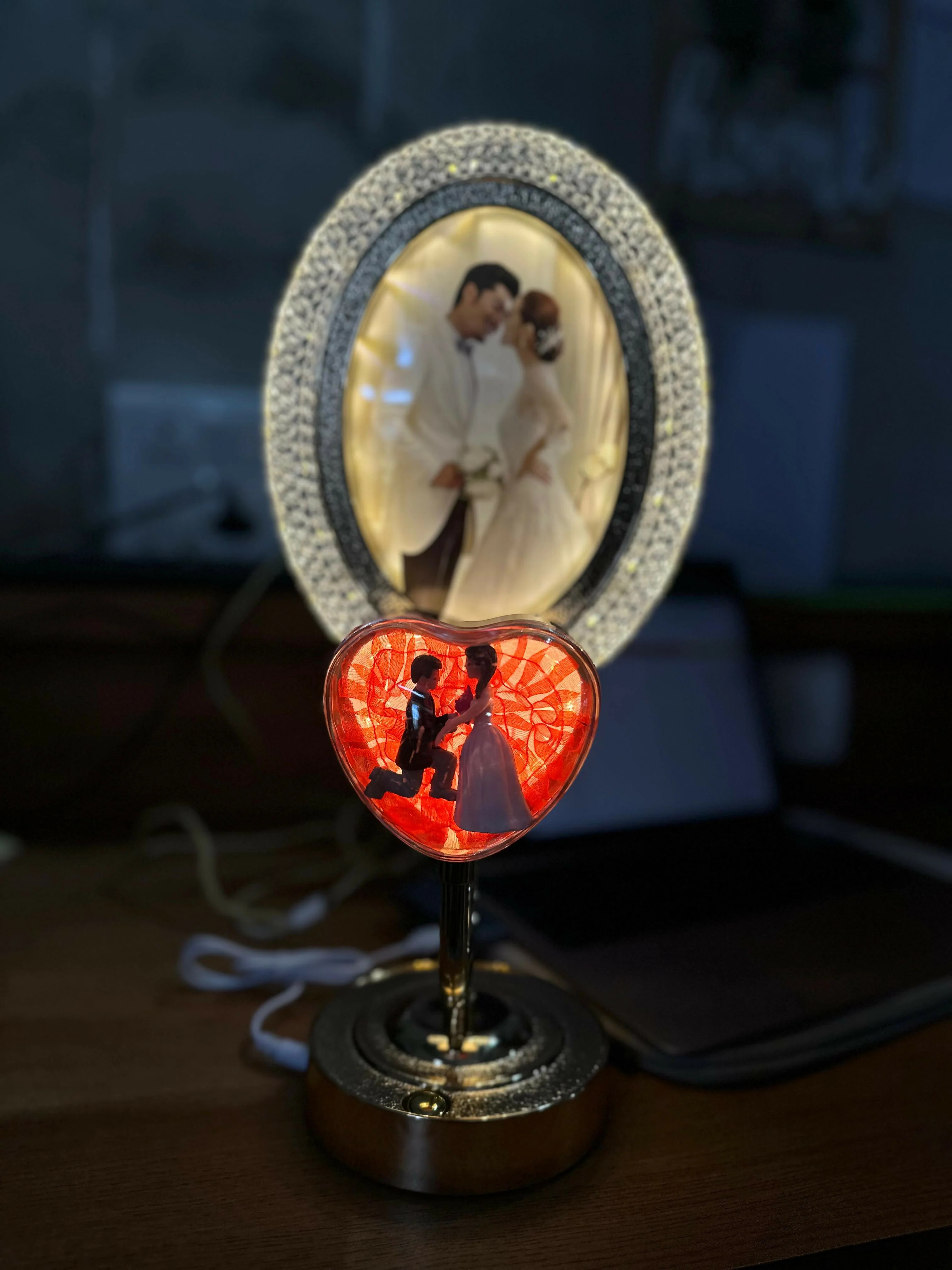 LED Romantic Couple Photo Frame Lamp with 3 Light Modes - Image 9