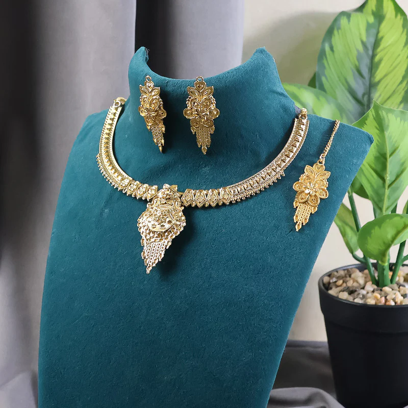 Luxurious Gold-Plated Crescent Necklace Set with Traditional Floral Craftsmanship - Image 4