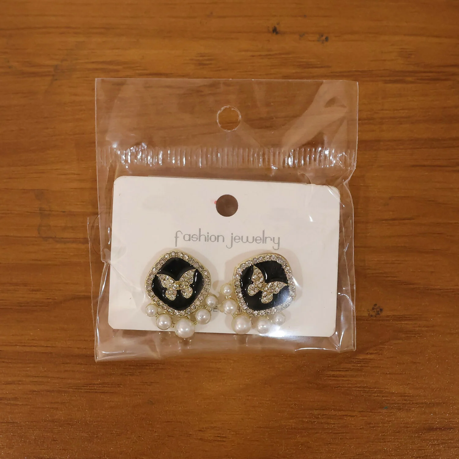 Luxury Butterfly Pearl Stud Earrings for Women And Girls - Image 7