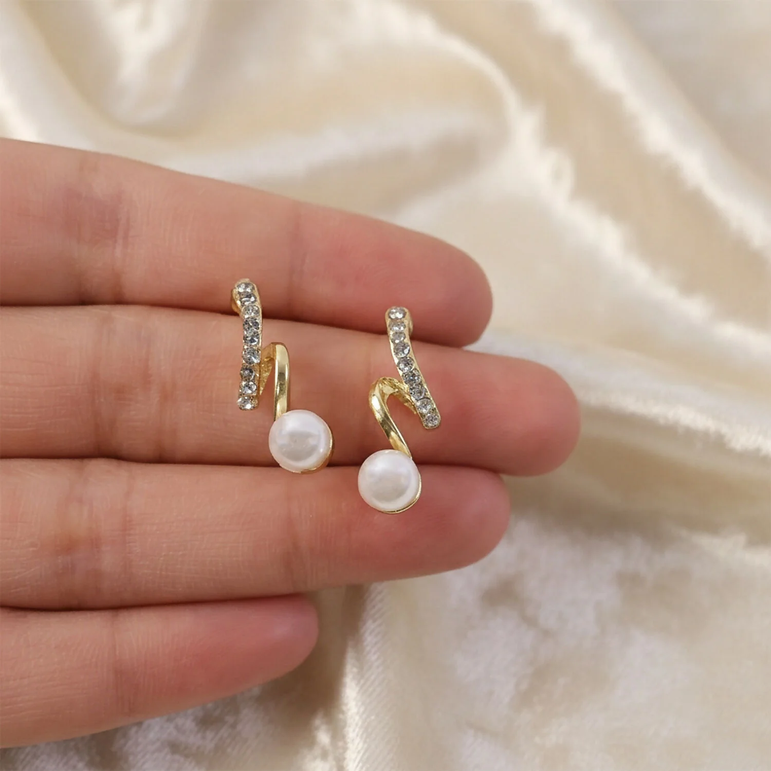 Luxury Gold Pearl Drop Earrings for Women, Stylish Trendy Fashion Jewelry - Image 2