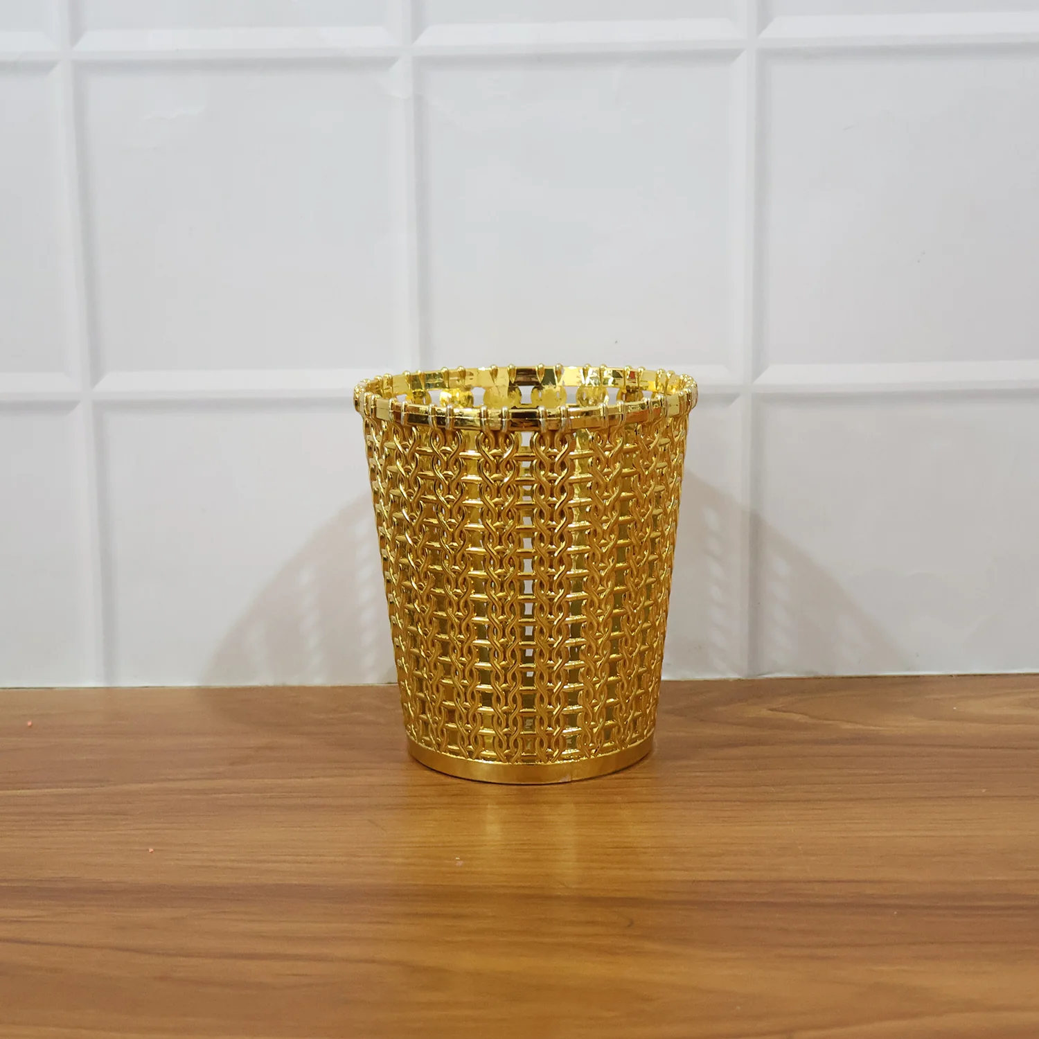 Luxury Golden Decorative Makeup Brush Holder Organizer (1 Pc) - Image 9