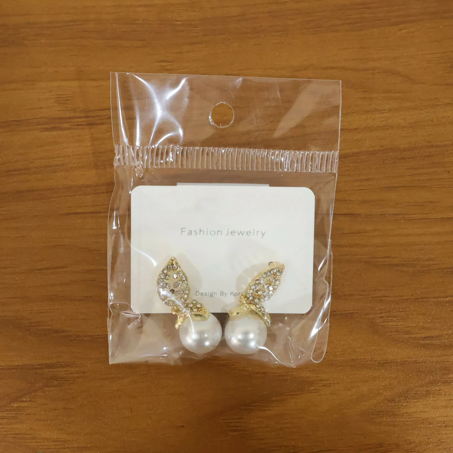 Luxury Korean Style Gold Leaf Pearl Drop Earrings for Women - Image 6