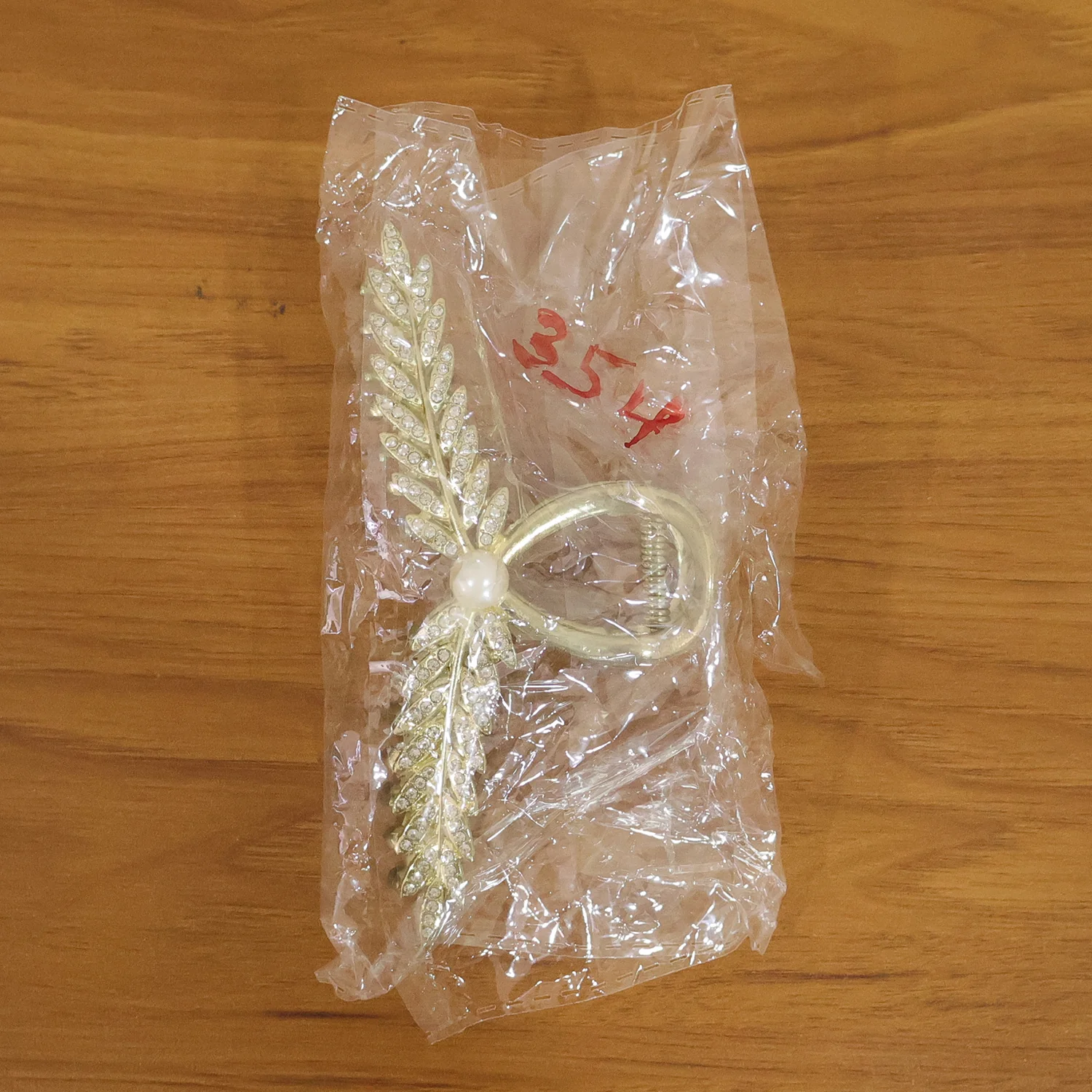 Luxury Leaf Design Pearl Hair Claw Clip for Women (1 Pc) - Image 8