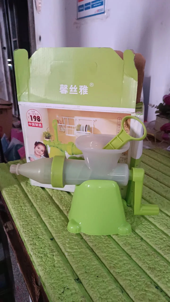 Manual Juicer Modern Plastic Fruit and Vegetable Juicer (1 Pc / Bowl Not Included) - Image 8