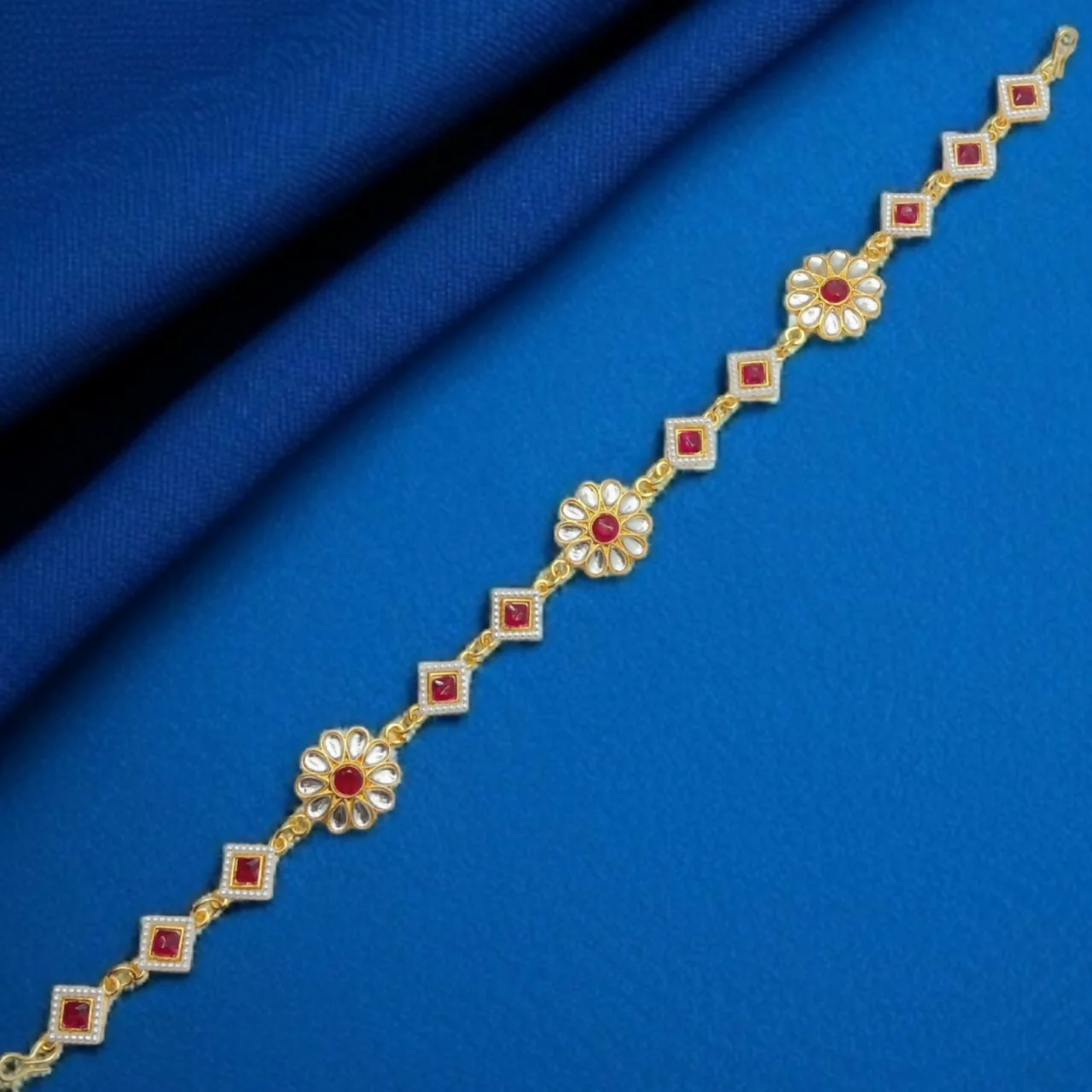 Traditional Gold-Plated Mathapatti with Kundan - Image 4
