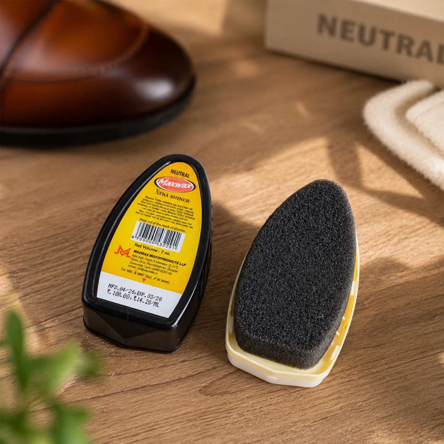 Maxwax Neutral Instant Shoe Shiner (1 Pc, 7 ML) - Image 8
