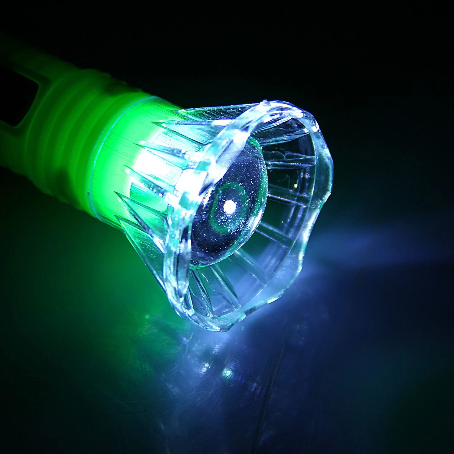 Small Plastic LED Torch – Cute & Handy Pocket Flashlight for Kids (1 Pc) - Image 3