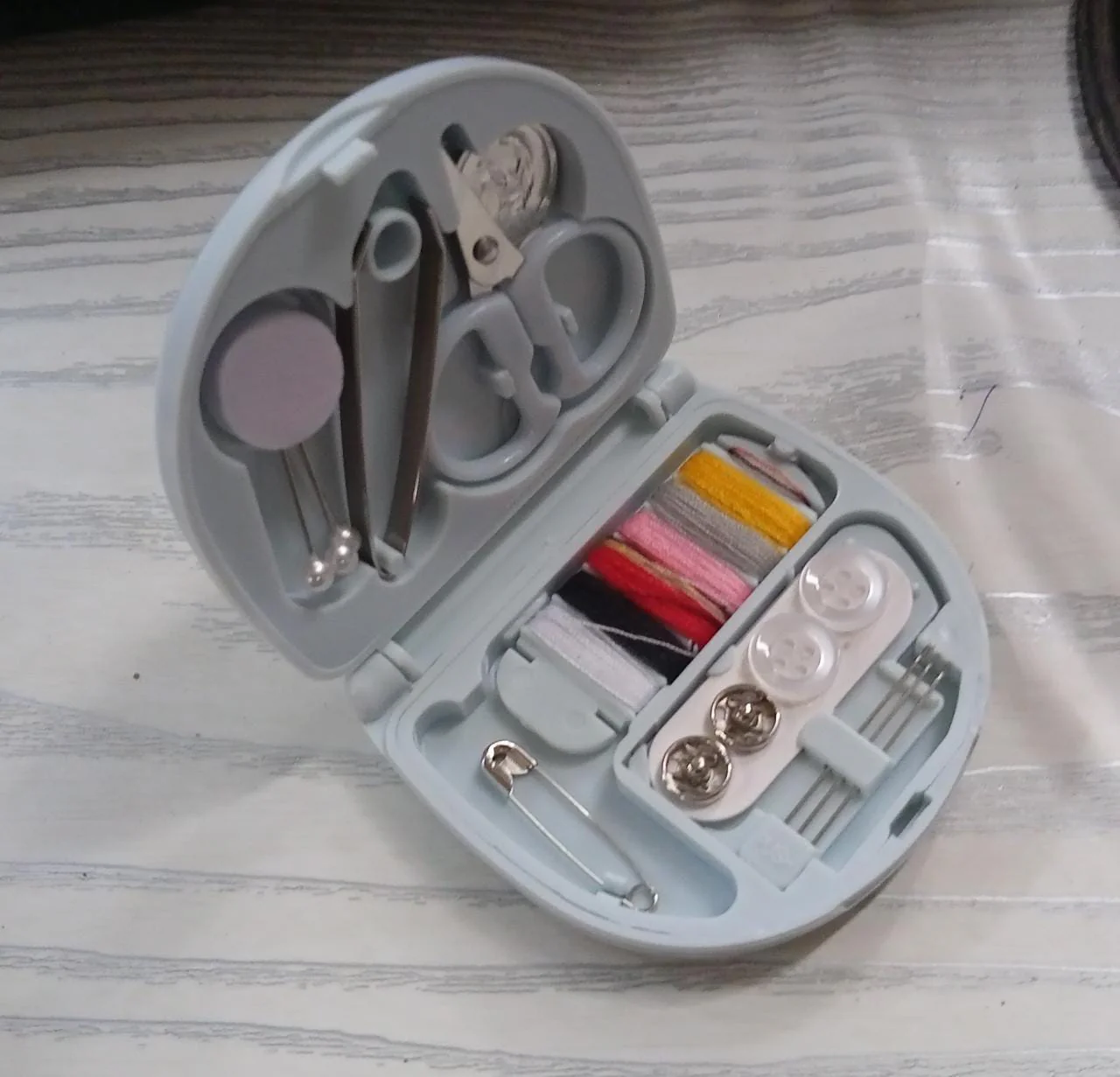 Mini Travel Sewing Kit for Beginners with Threads & Scissors - Image 7