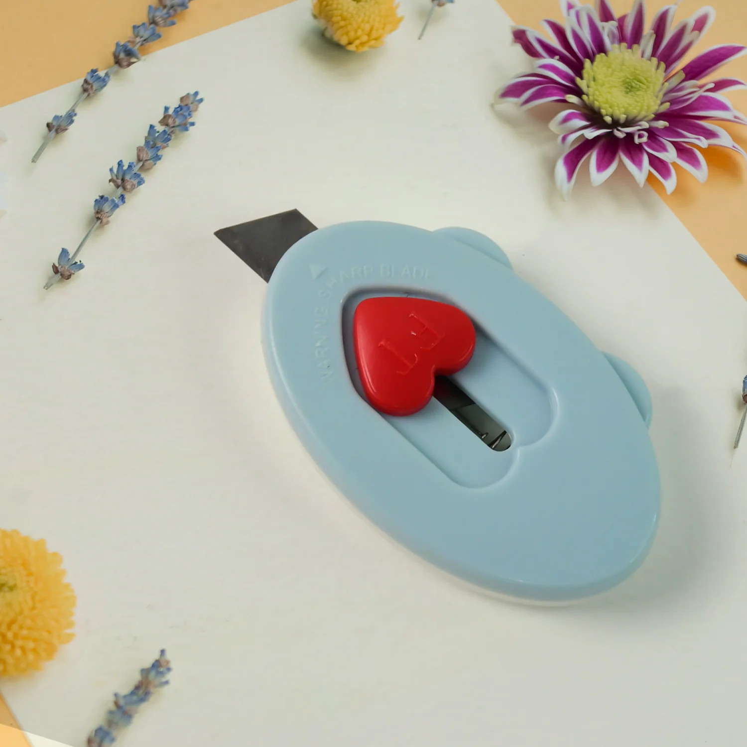 Mini Utility Cutter / Knife with Heart-Shaped Safety Lock (1 Pc) - Image 3
