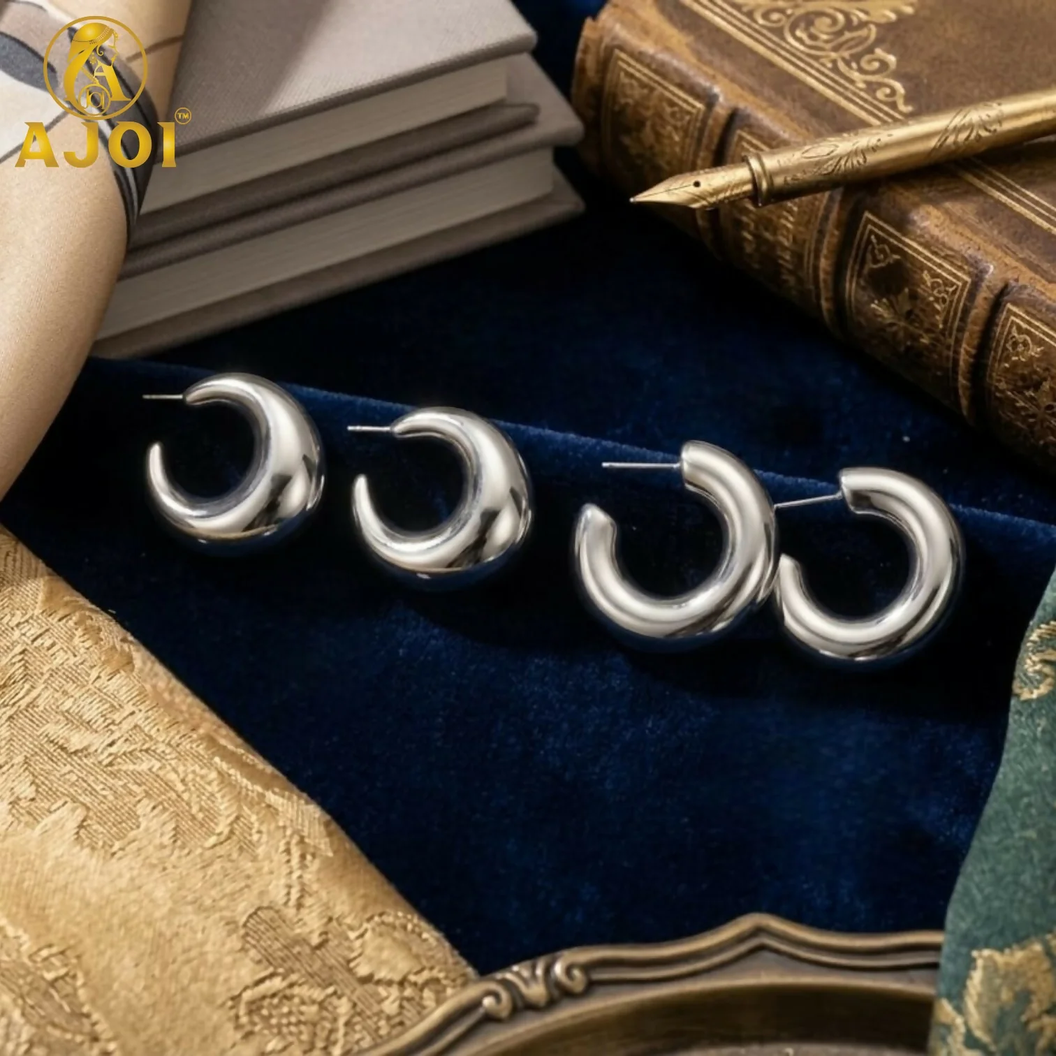 Minimal Silver Crescent Hoop Earrings Set of 2 - Image 4