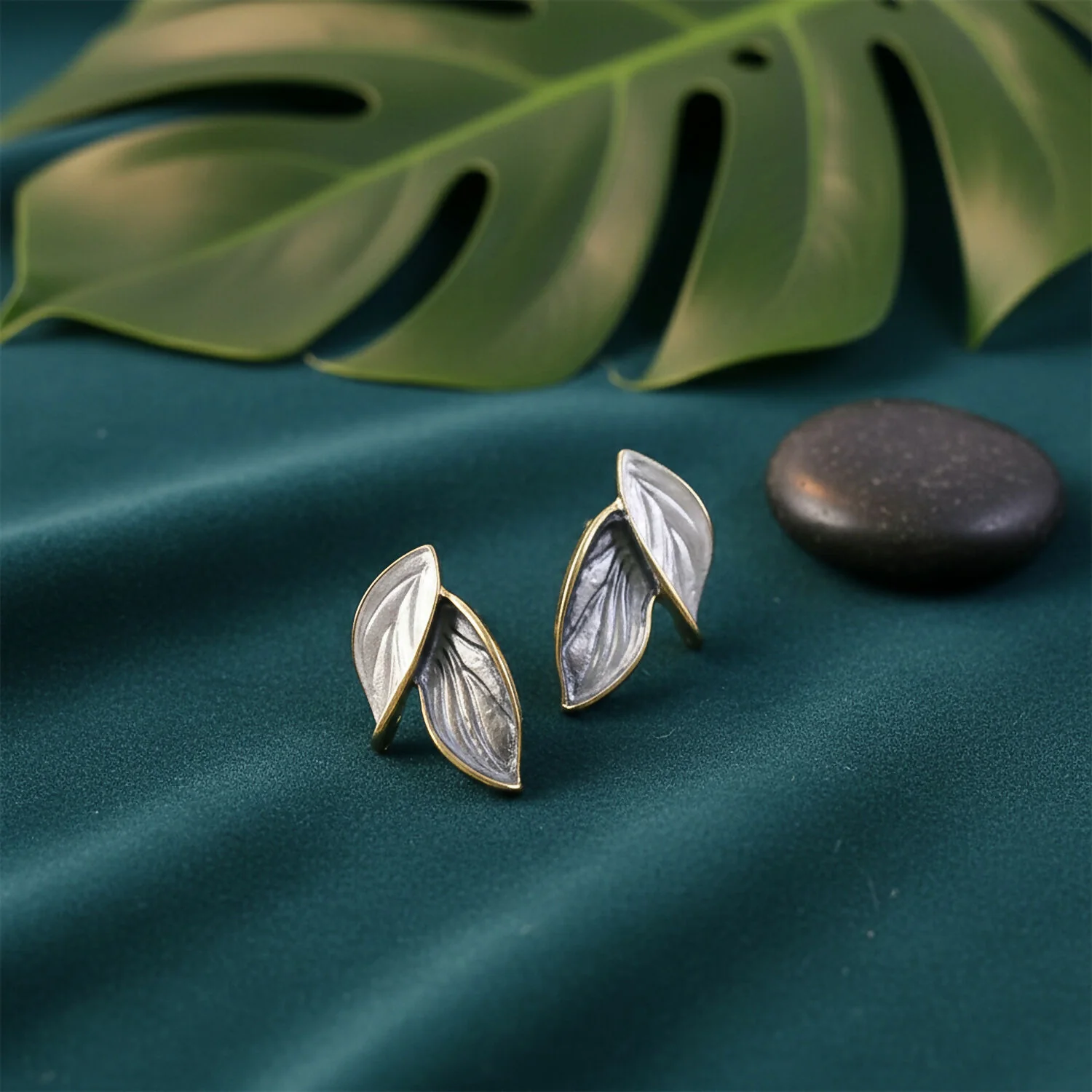 Minimalist Nature-Inspired Leaf Studs Korean Style – Premium Pearlescent Enamel Earrings - Image 4