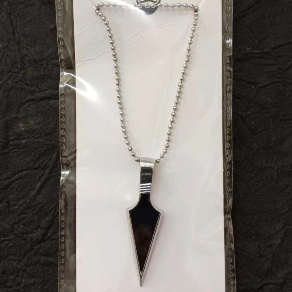 Modern Arrowhead Black & Silver Pendant Necklace for Men - Image 5