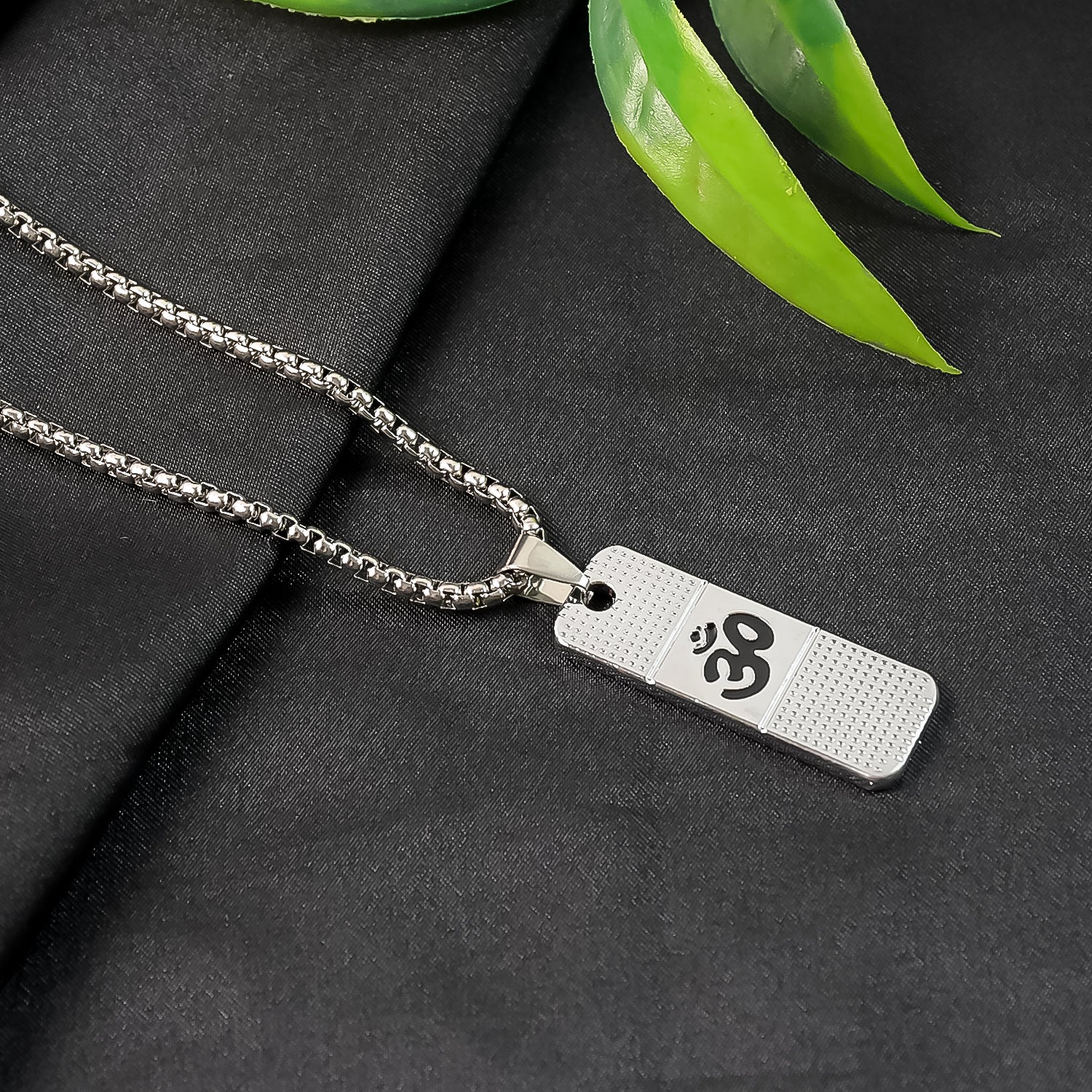 Silver Plated OM Symbol Dotted Locket Pendant With Chain - Image 4