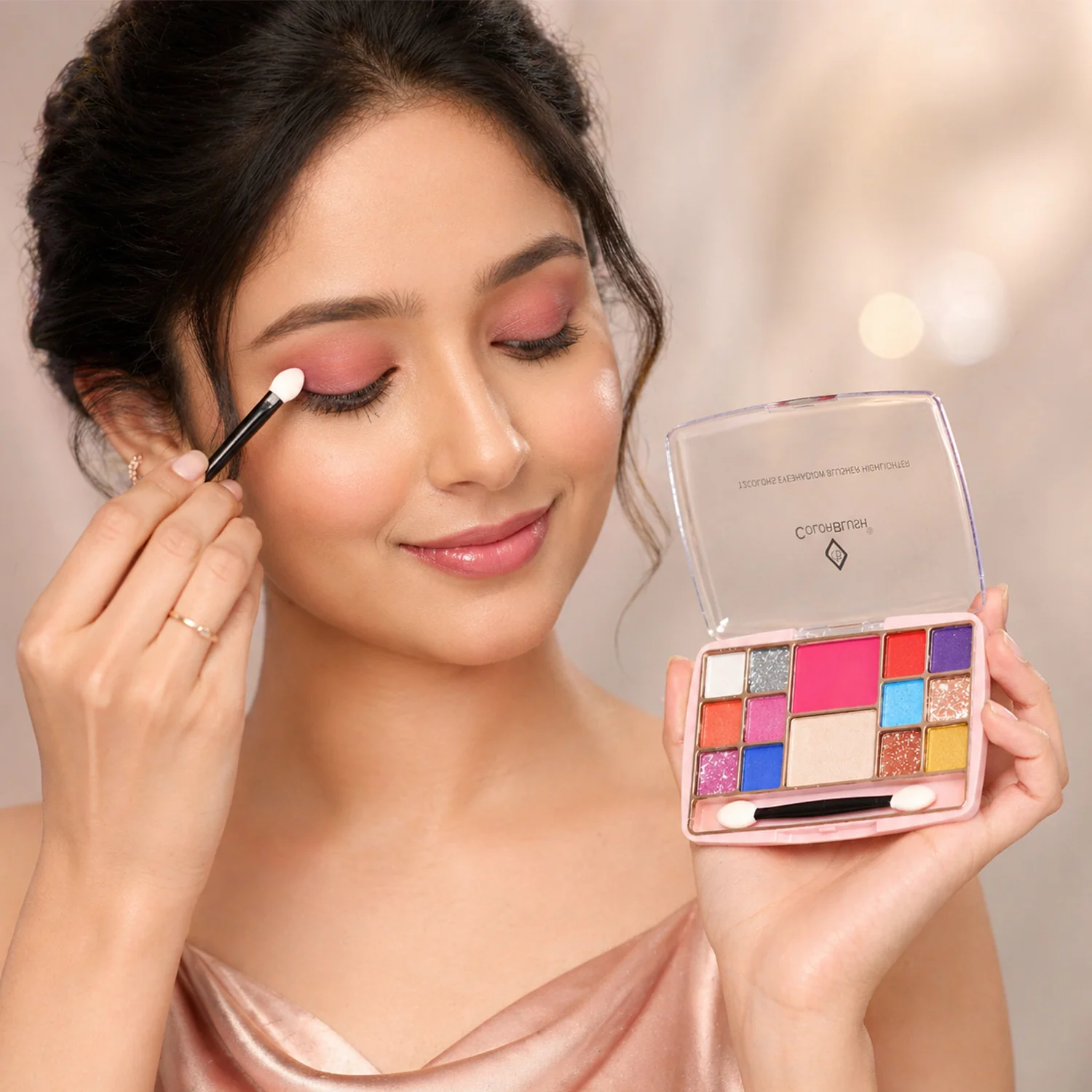 Multi-Color Eyeshadow & Compact Makeup Kit (15 GM / 1 Pc) - Image 3