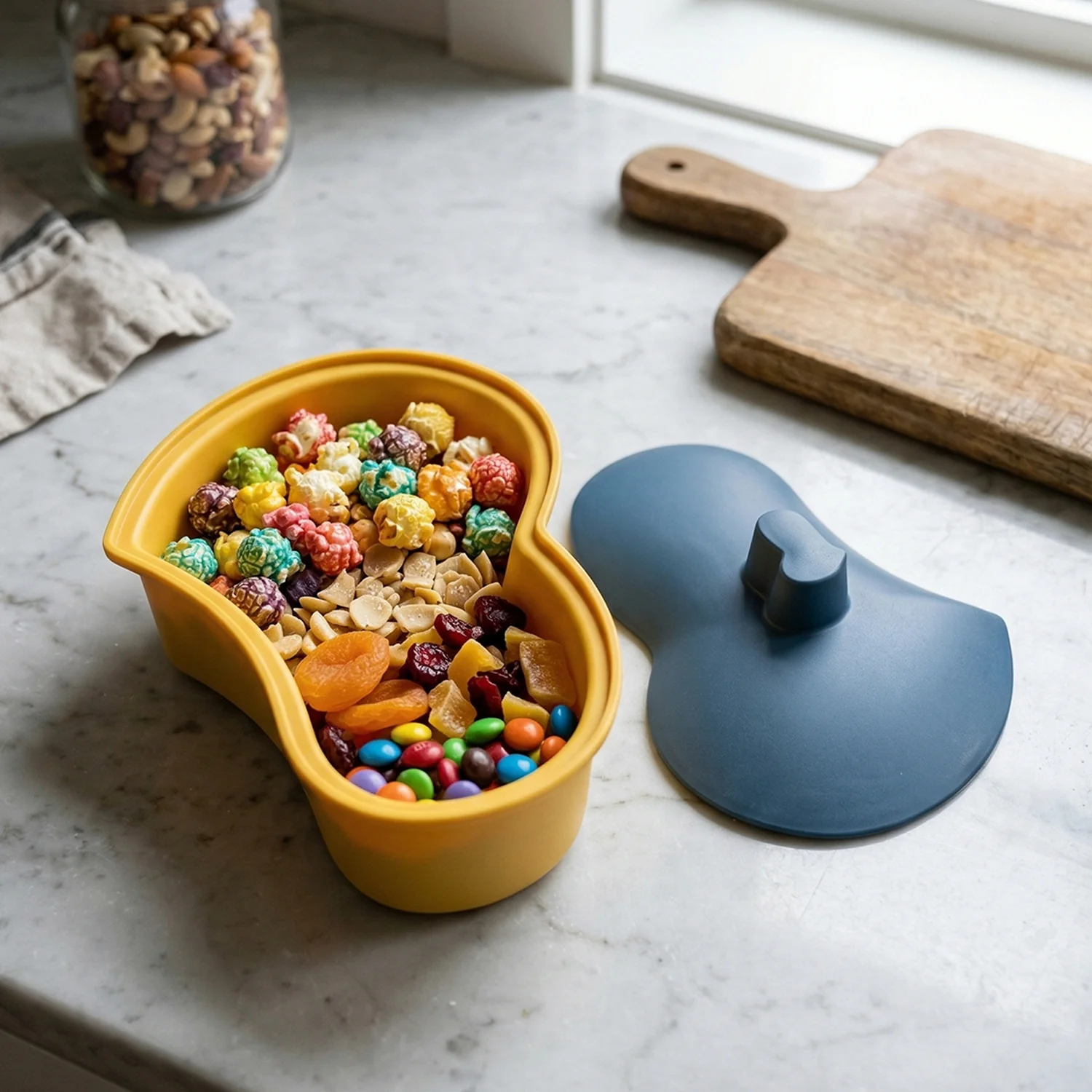 Multipurpose 3 Section Snack Serving Tray with Lid (1 Pc) - Image 7