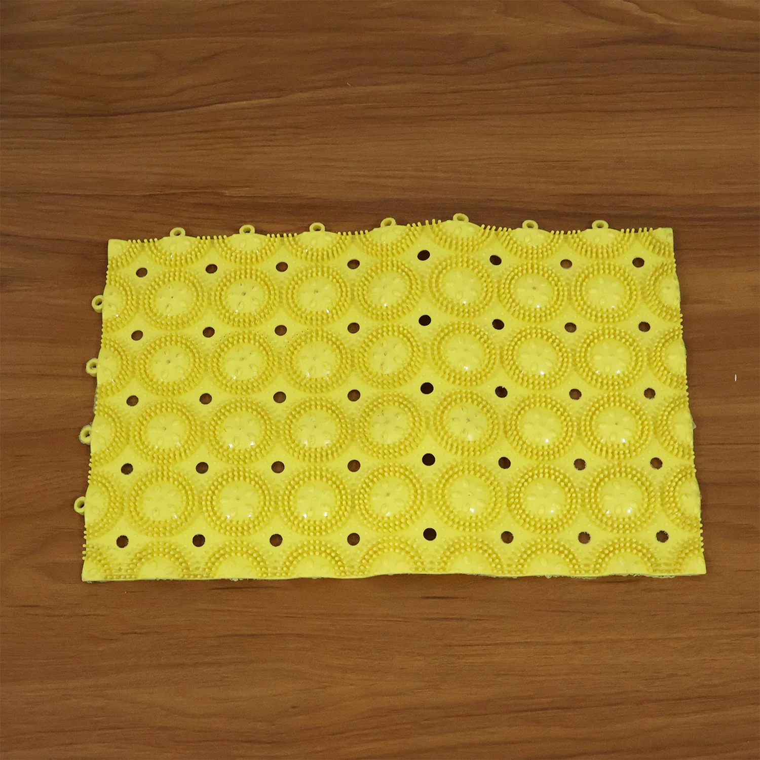 Multipurpose Anti-Slip Bathroom Massage Mat with Suction Cups (33 × 21 cm) - Image 9